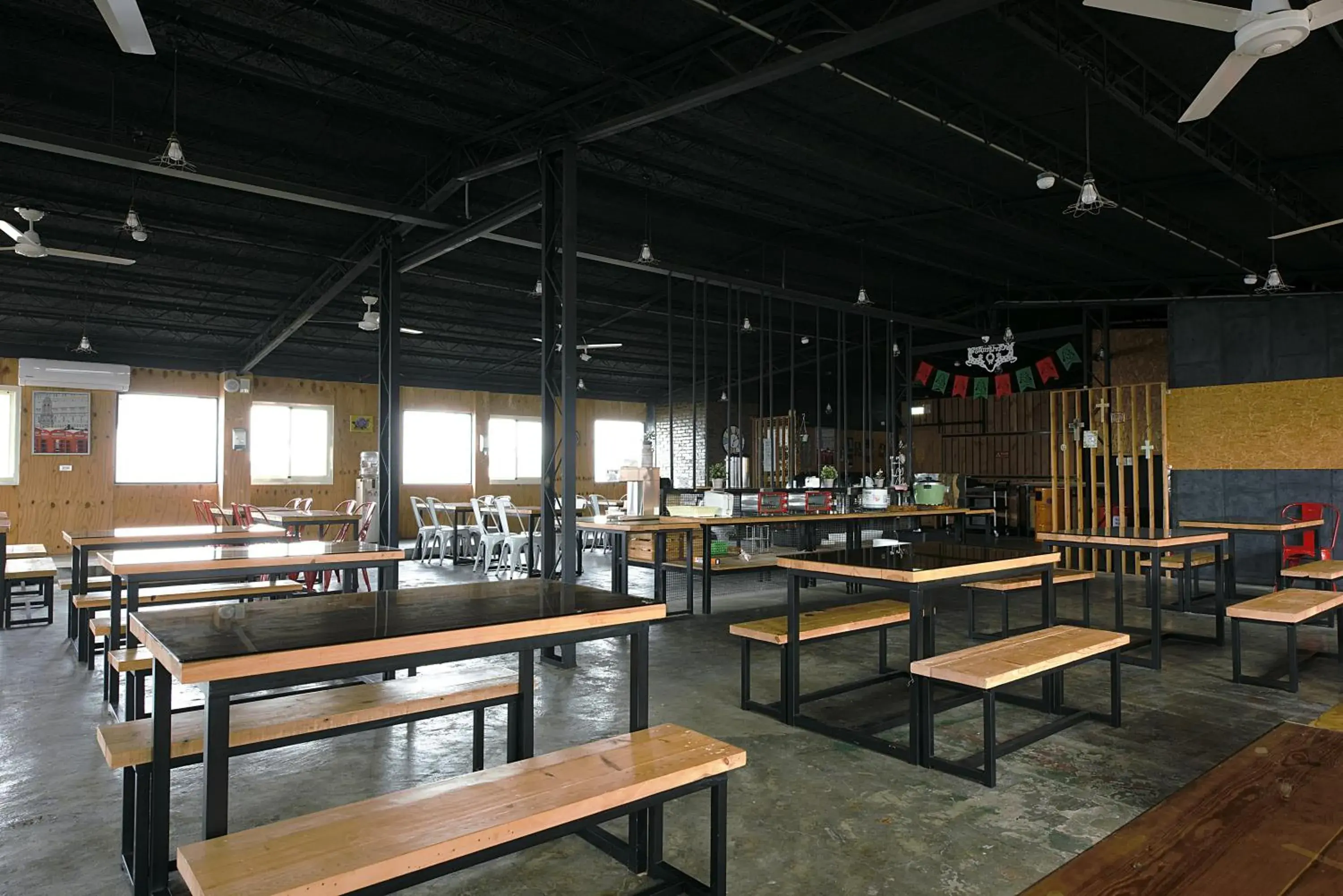 Restaurant/places to eat in Good Night Hotel Restaurant/places to eat in Good Night Hotel