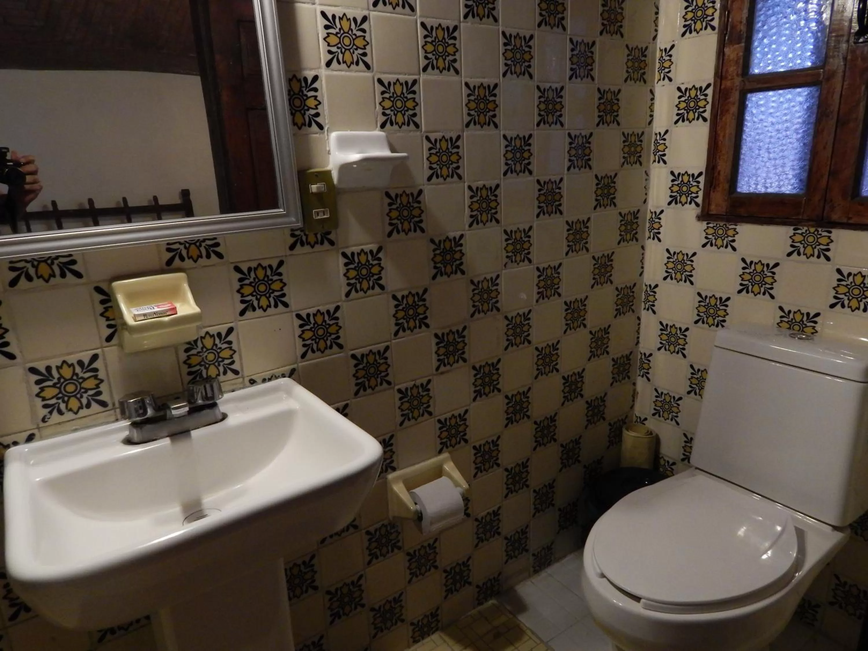 Toilet in Hotel Molino del Rey