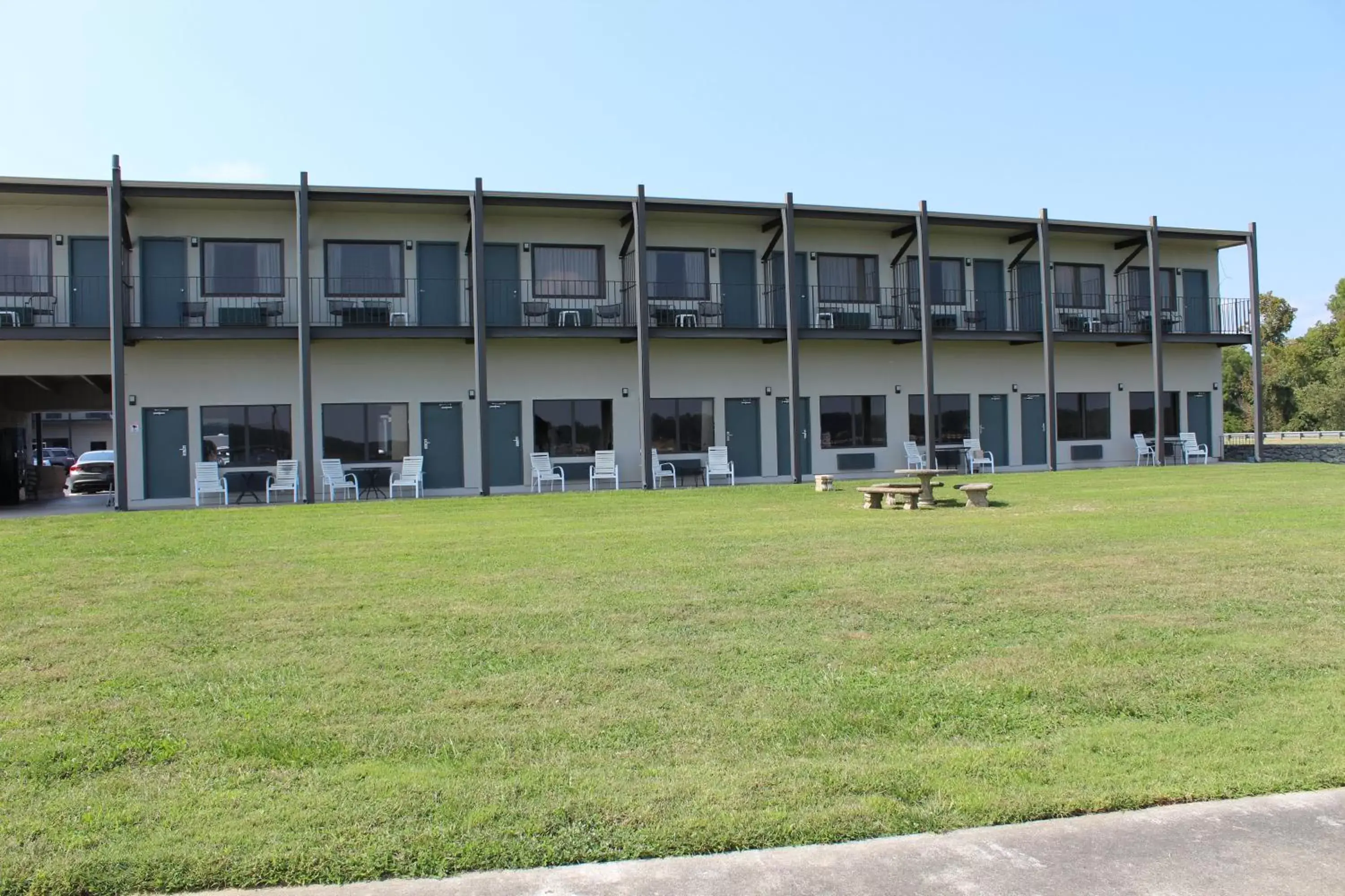 Balcony/Terrace, Property Building in Quality Inn - On The Lake Clarksville-Boydton