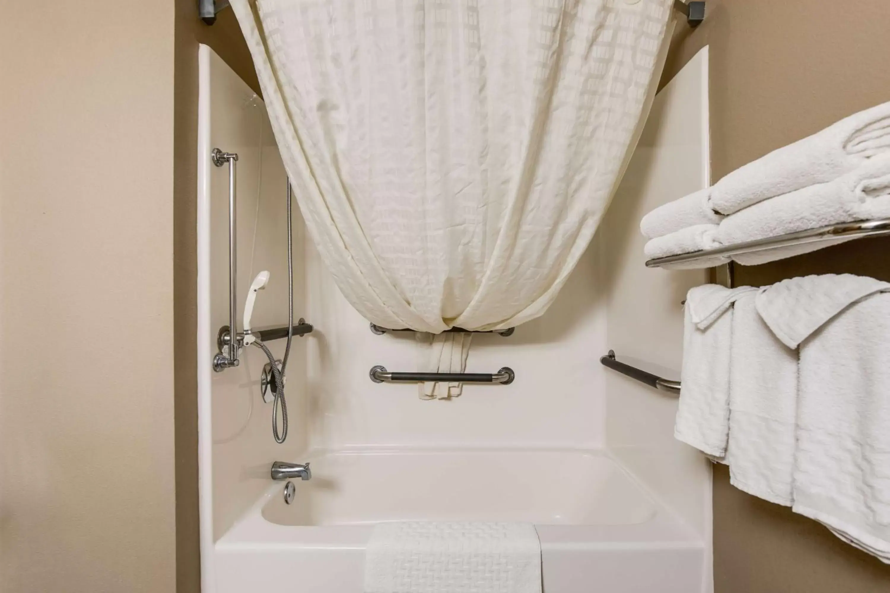 Bathroom in Best Western Waukesha Grand