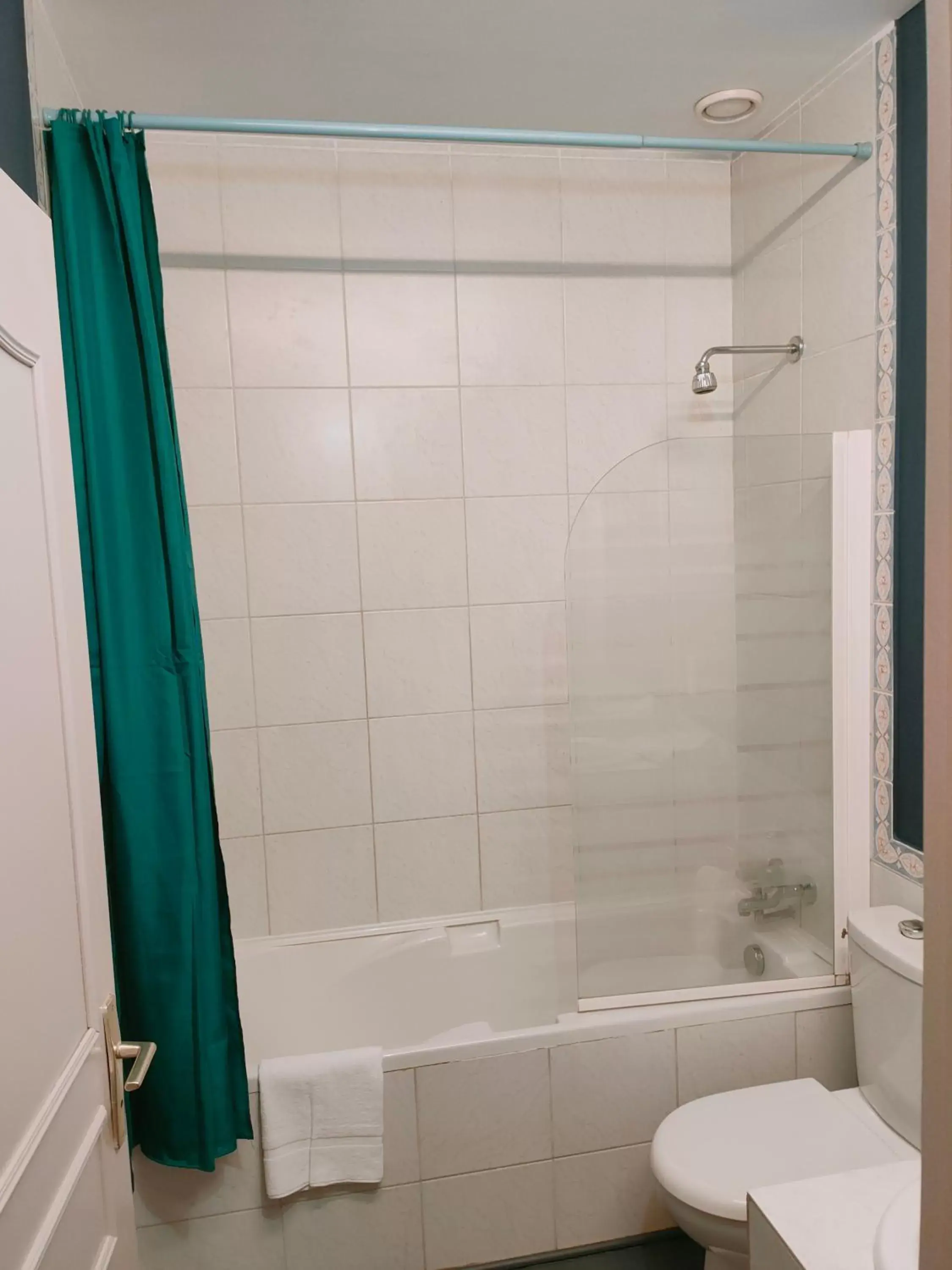 Bathroom in Le Royal Hôtel