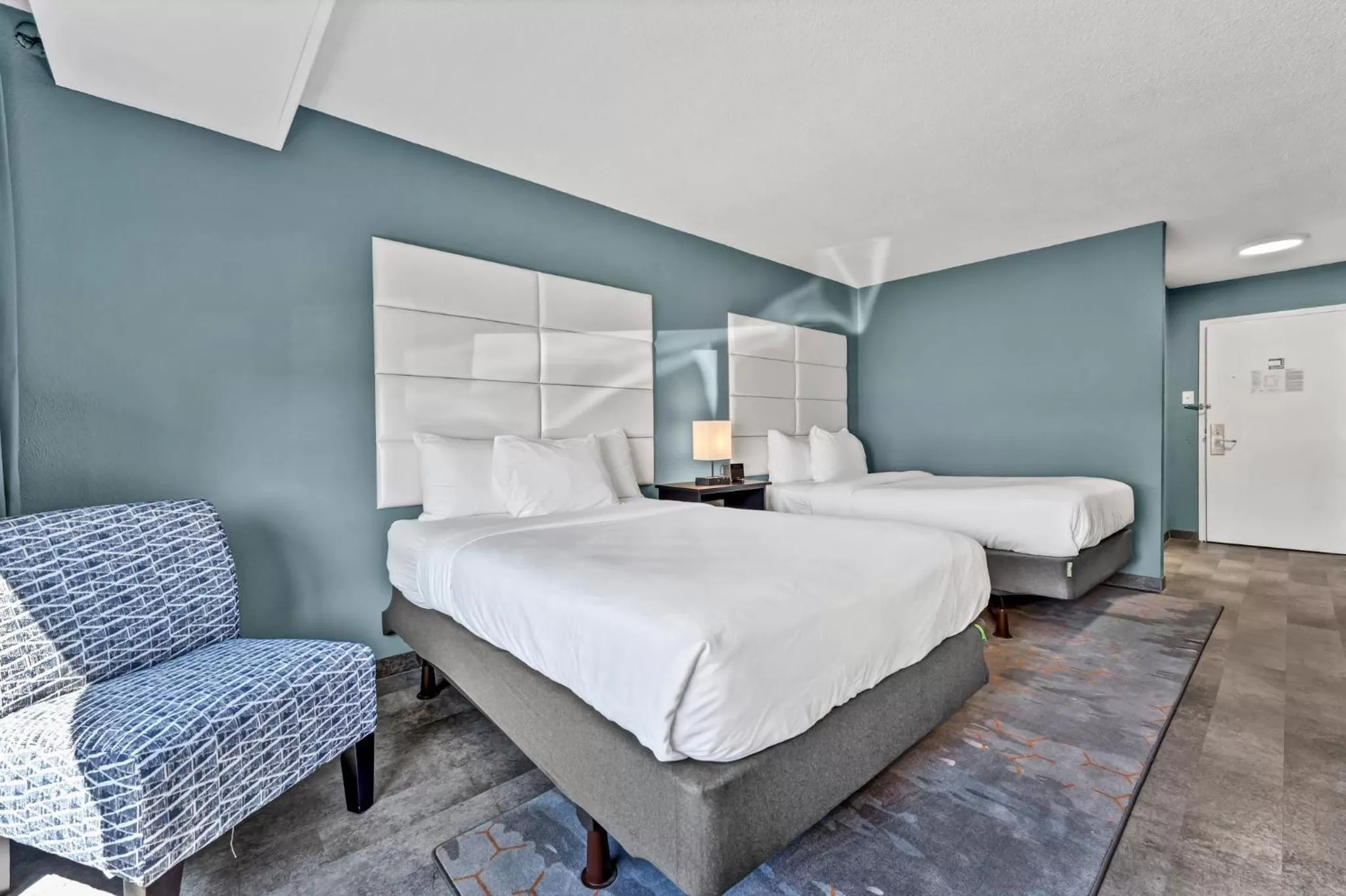 Bed in Buffalo Airport Hotel