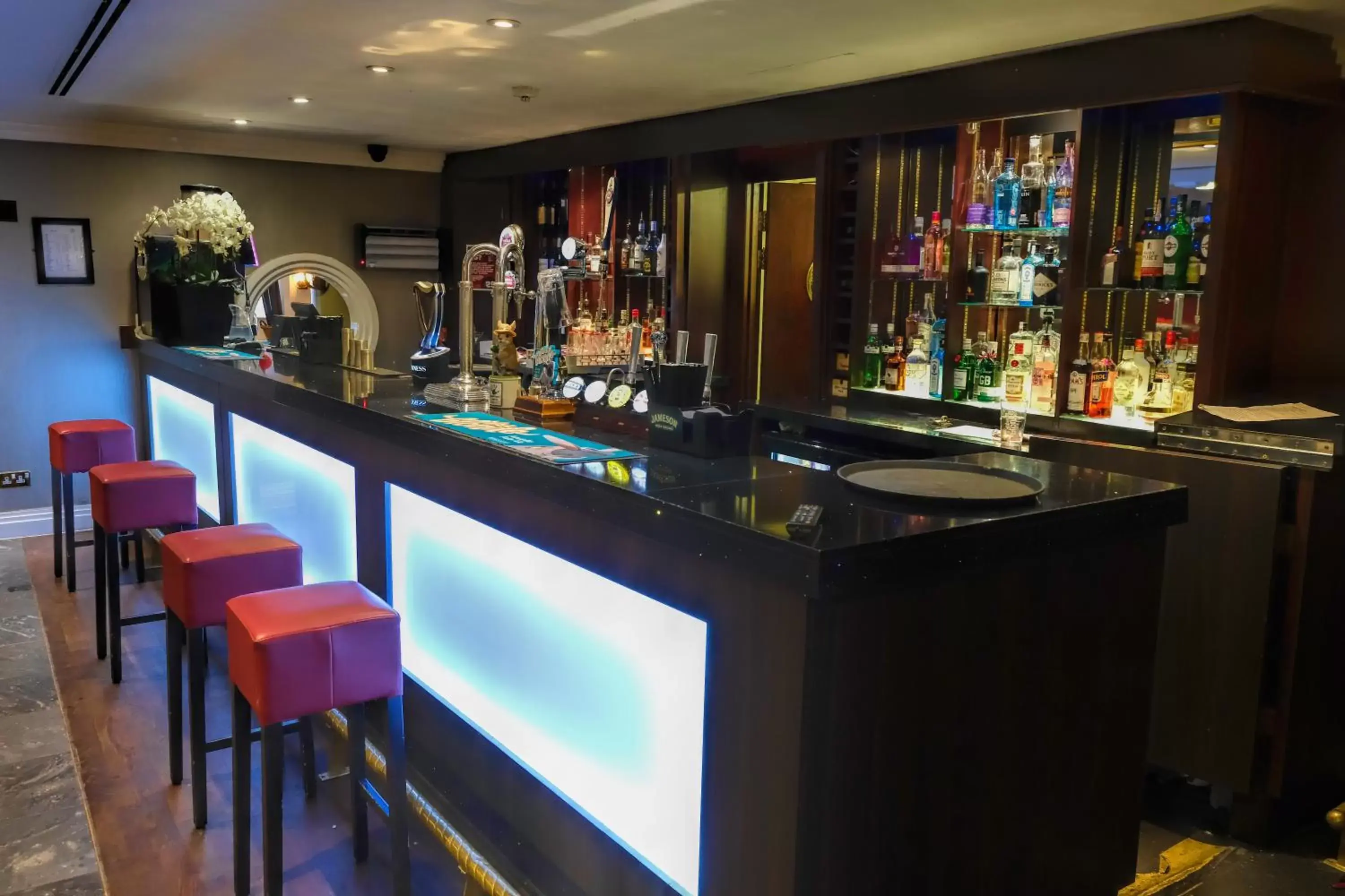 Lounge/Bar in Crowne Plaza Liverpool - John Lennon Airport, an IHG Hotel
