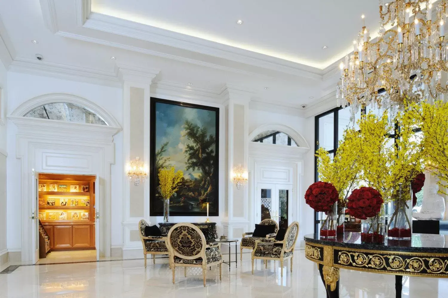 Lobby or reception in Beverly Hills Plaza Hotel & Spa