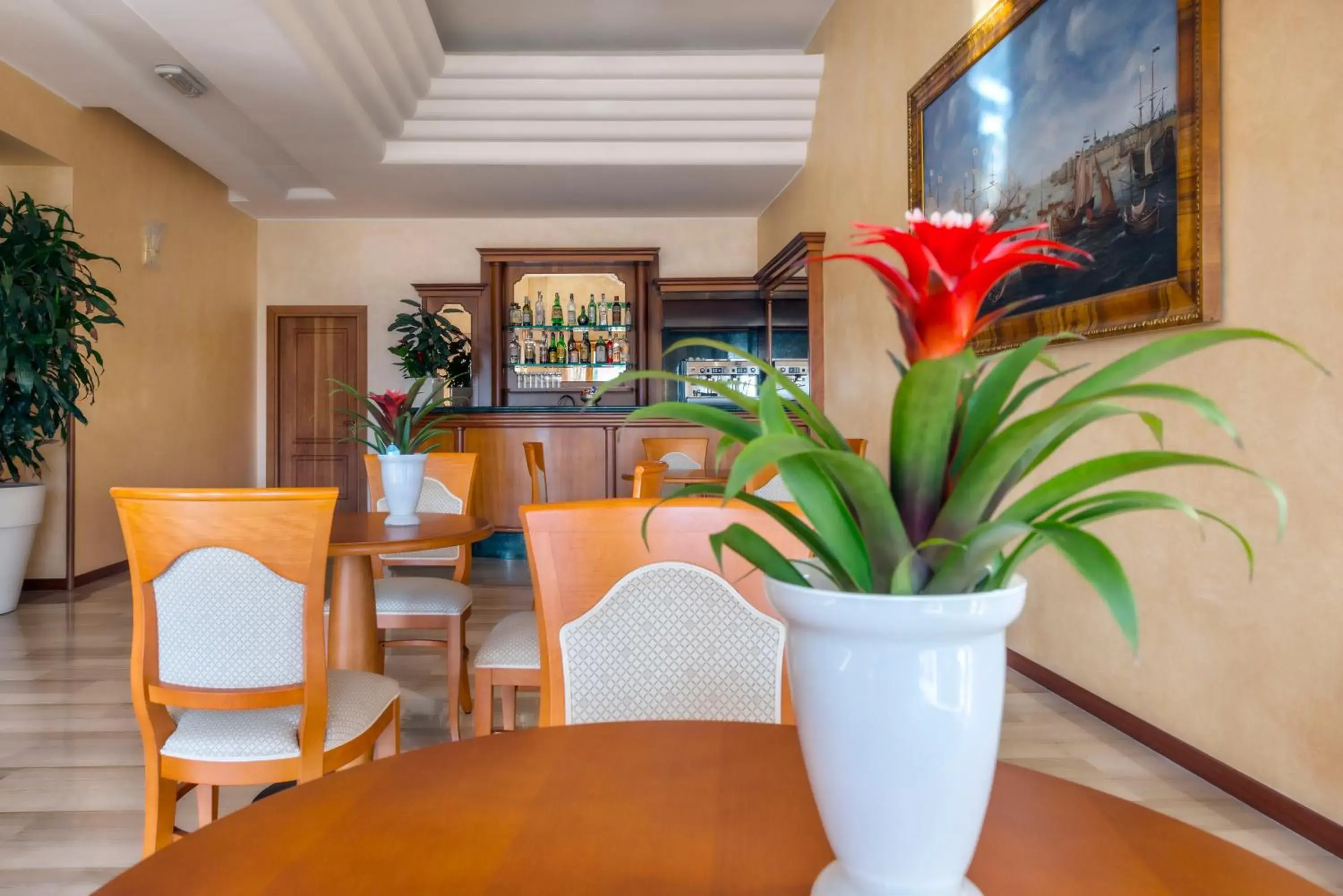 Lounge or bar, Restaurant/Places to Eat in Astura Palace Hotel