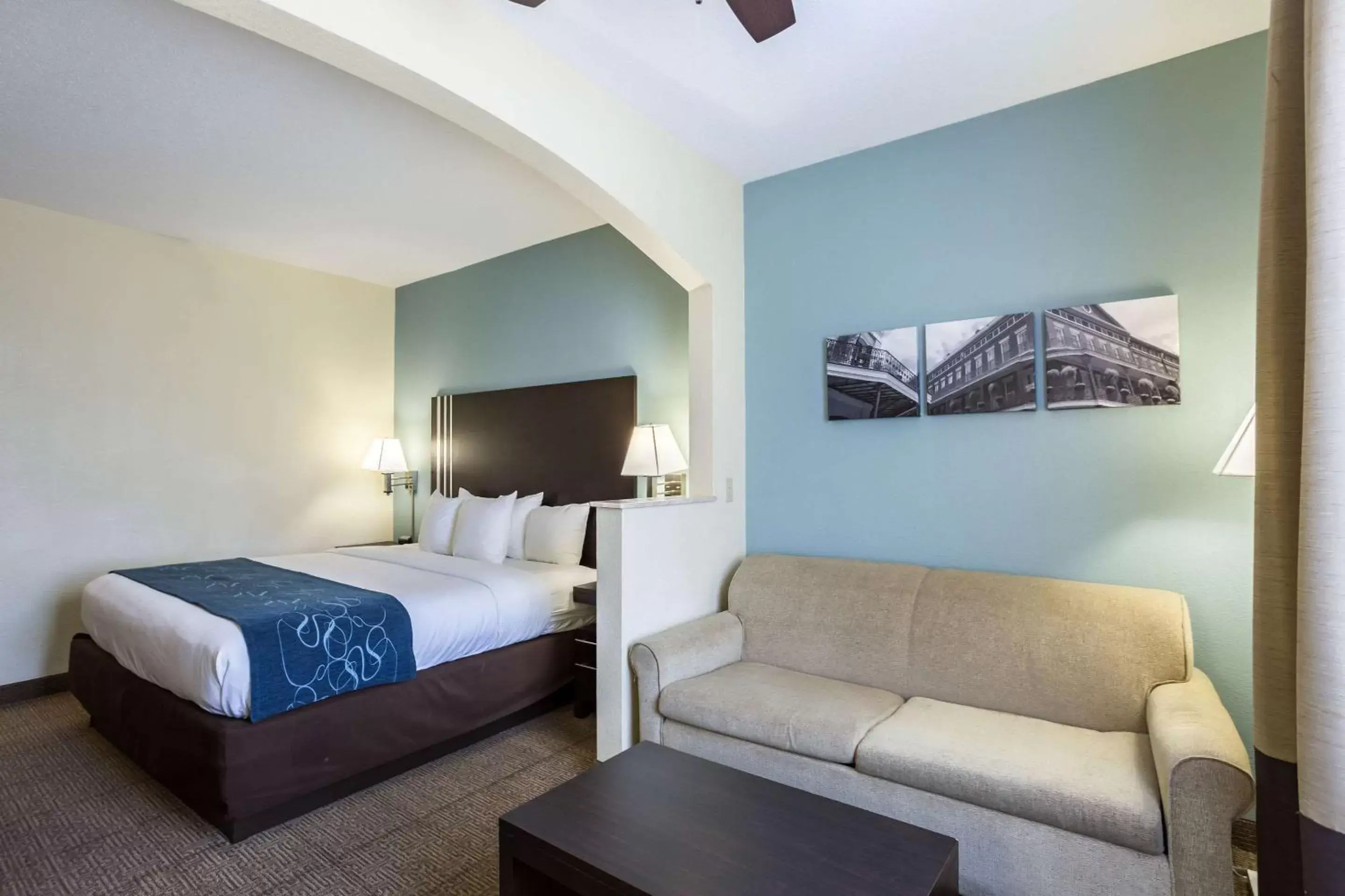 Bedroom in Comfort Suites New Orleans East