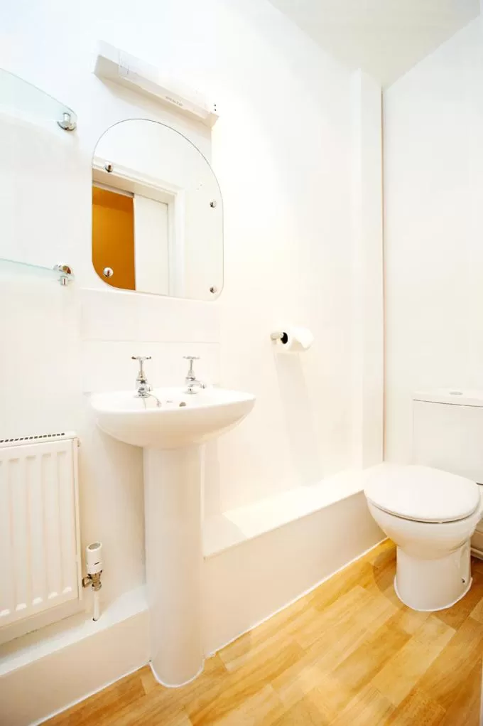 Bathroom in St. Raphael Guest House