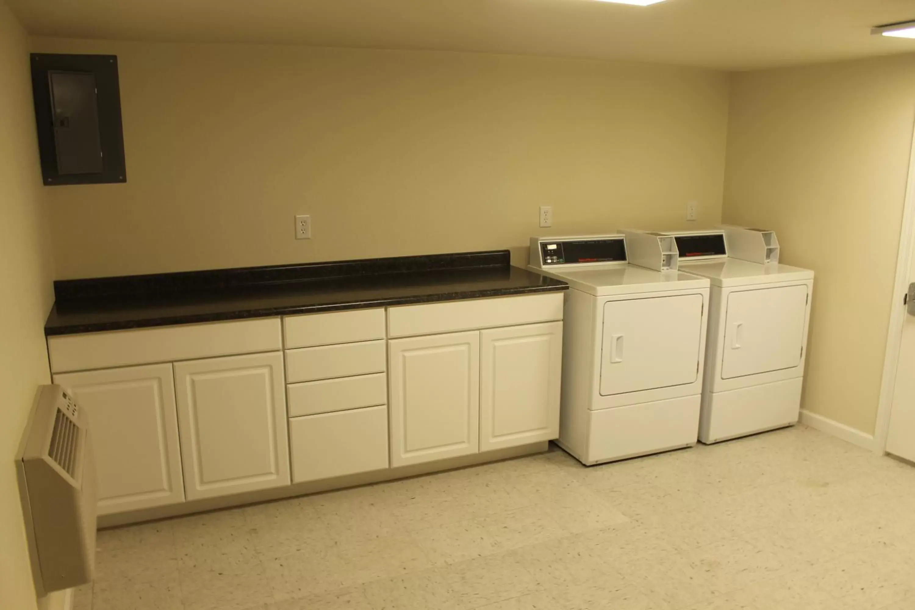 Other, Kitchen/Kitchenette in Boarders Inn & Suites by Cobblestone Hotels - Syracuse