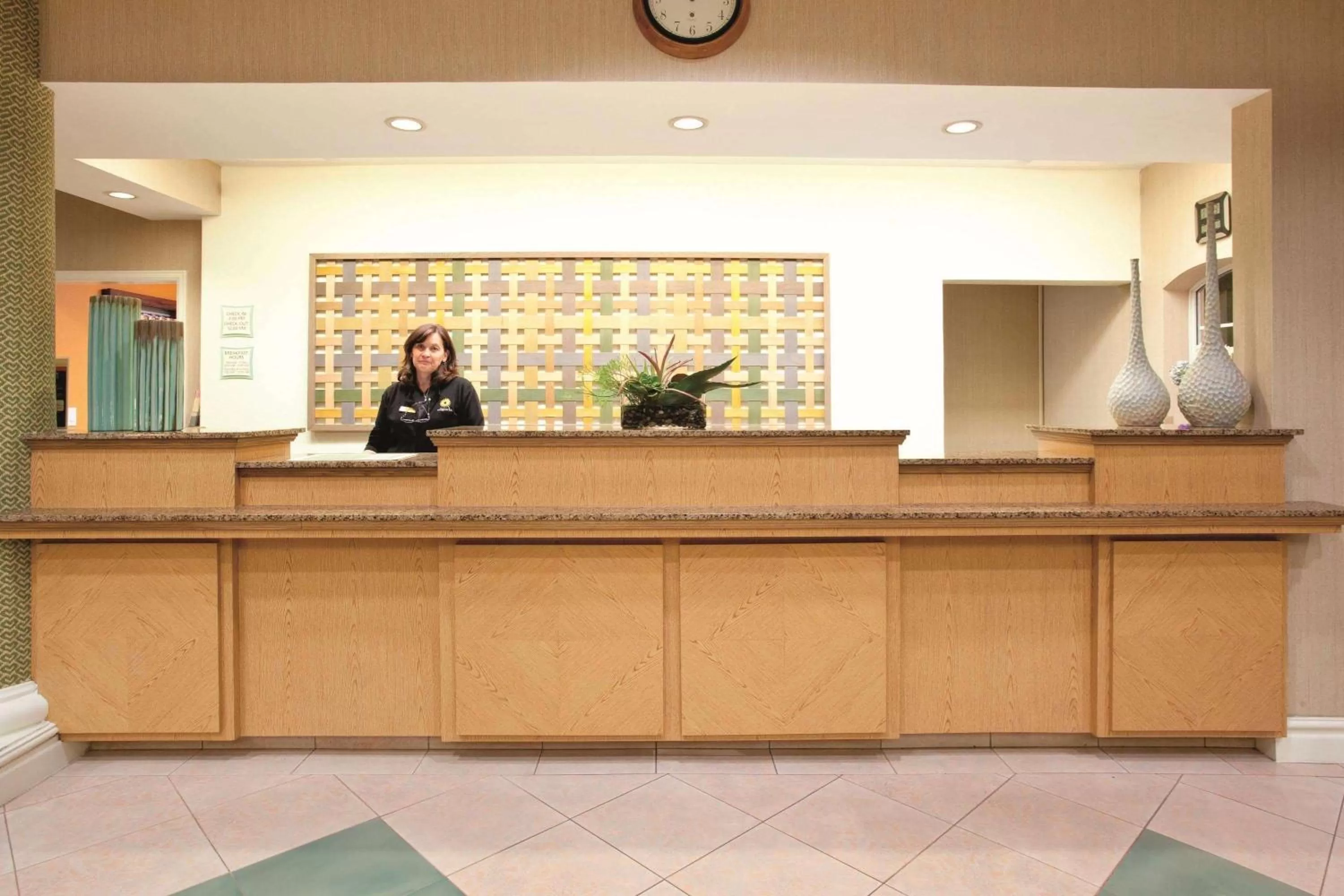 Lobby or reception in La Quinta by Wyndham Colorado Springs South Airport