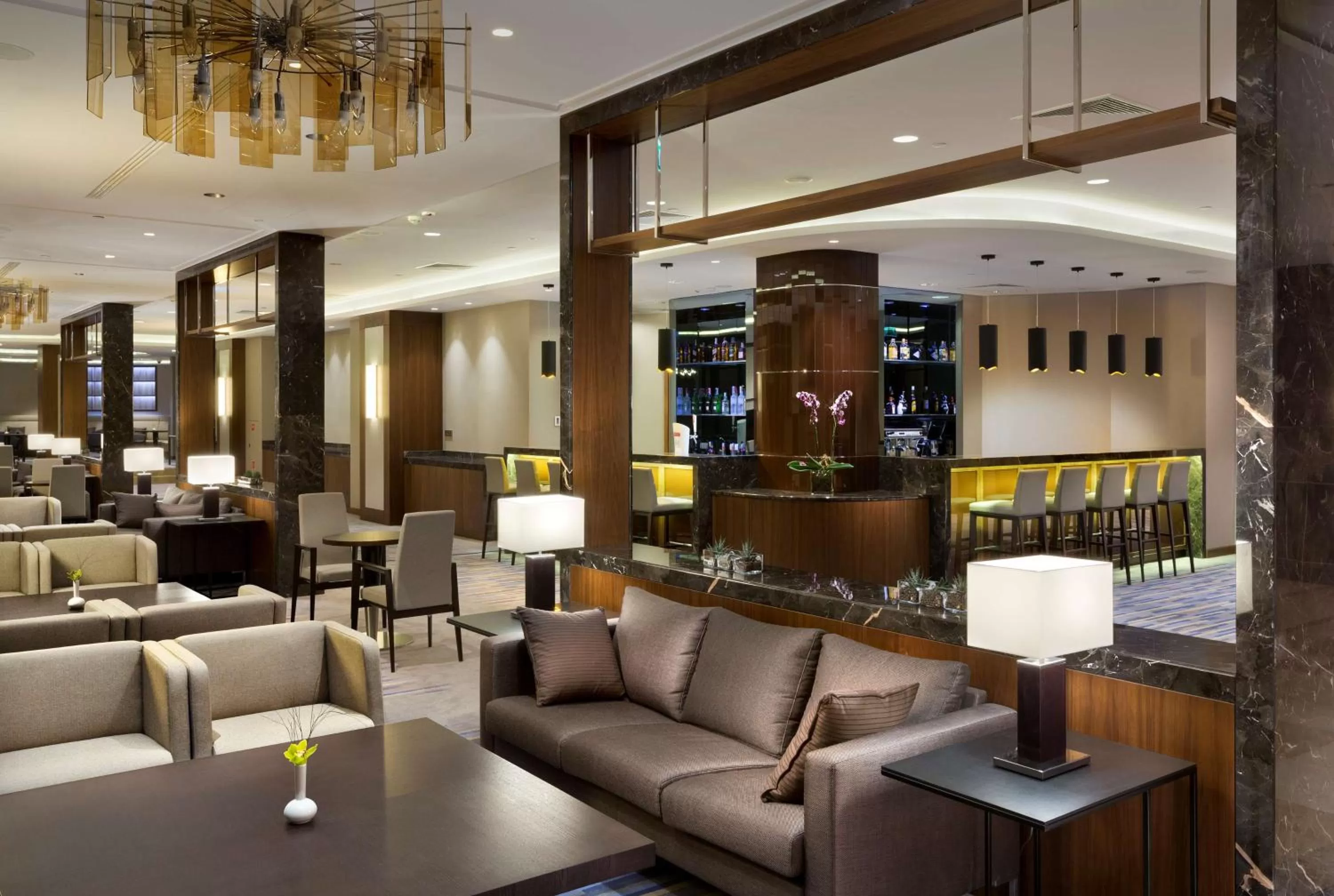 Lounge or bar in DoubleTree by Hilton Hotel & Conference Centre Warsaw
