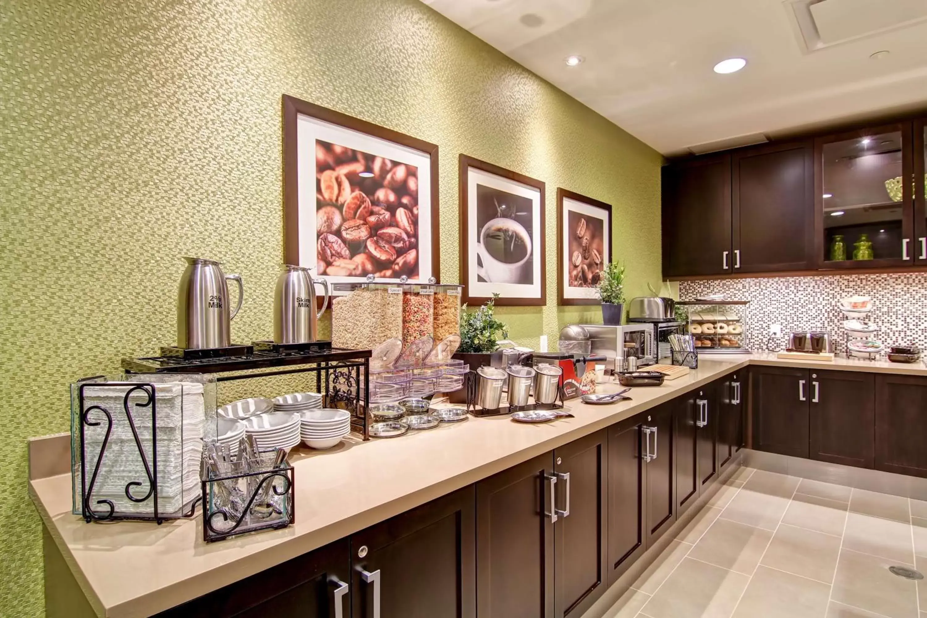 Dining area, Kitchen/Kitchenette in Homewood Suites by Hilton Waterloo/St. Jacobs