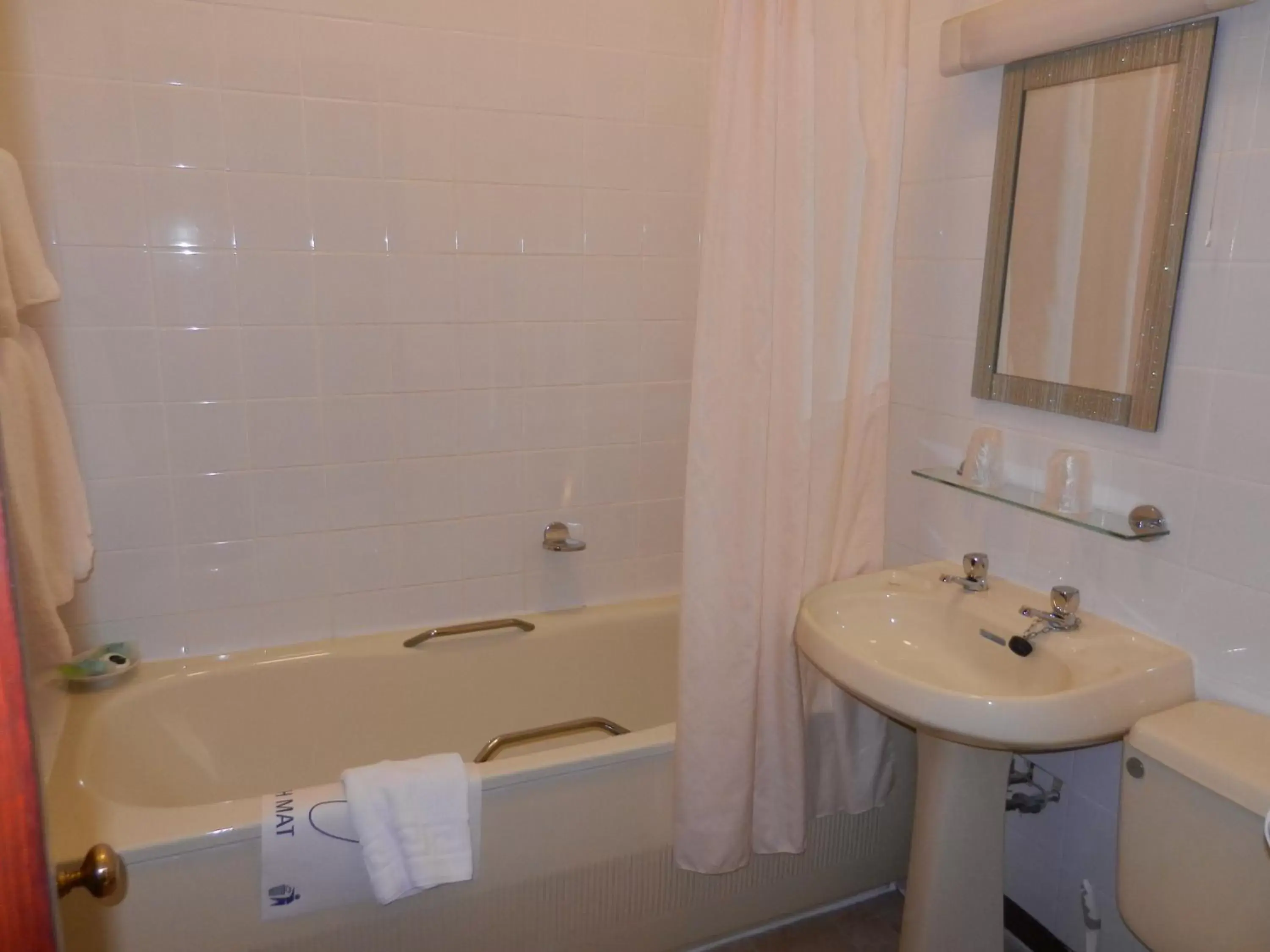 Shower, Bathroom in Morangie Hotel Tain