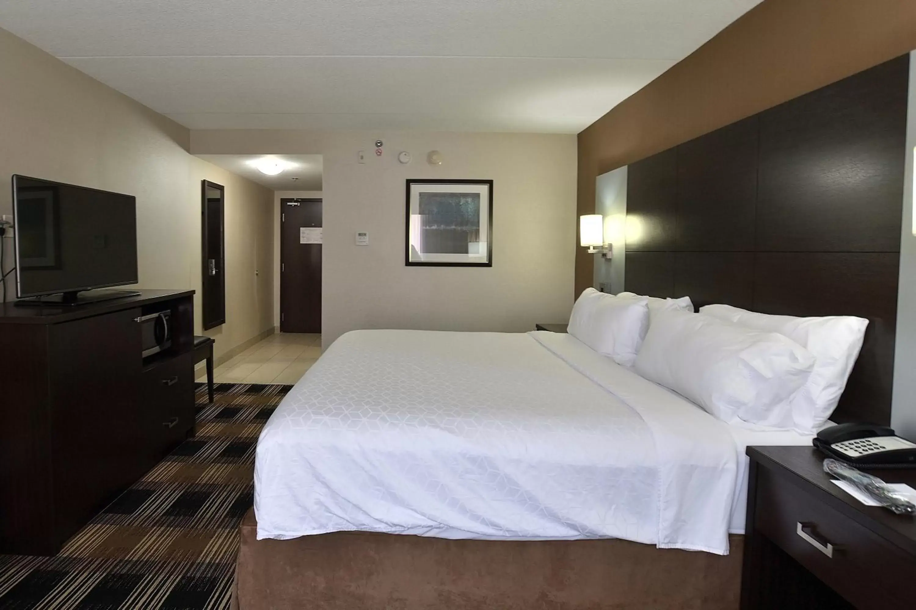 Photo of the whole room, Bed in Holiday Inn Express & Suites Ottawa East-Orleans, an IHG Hotel