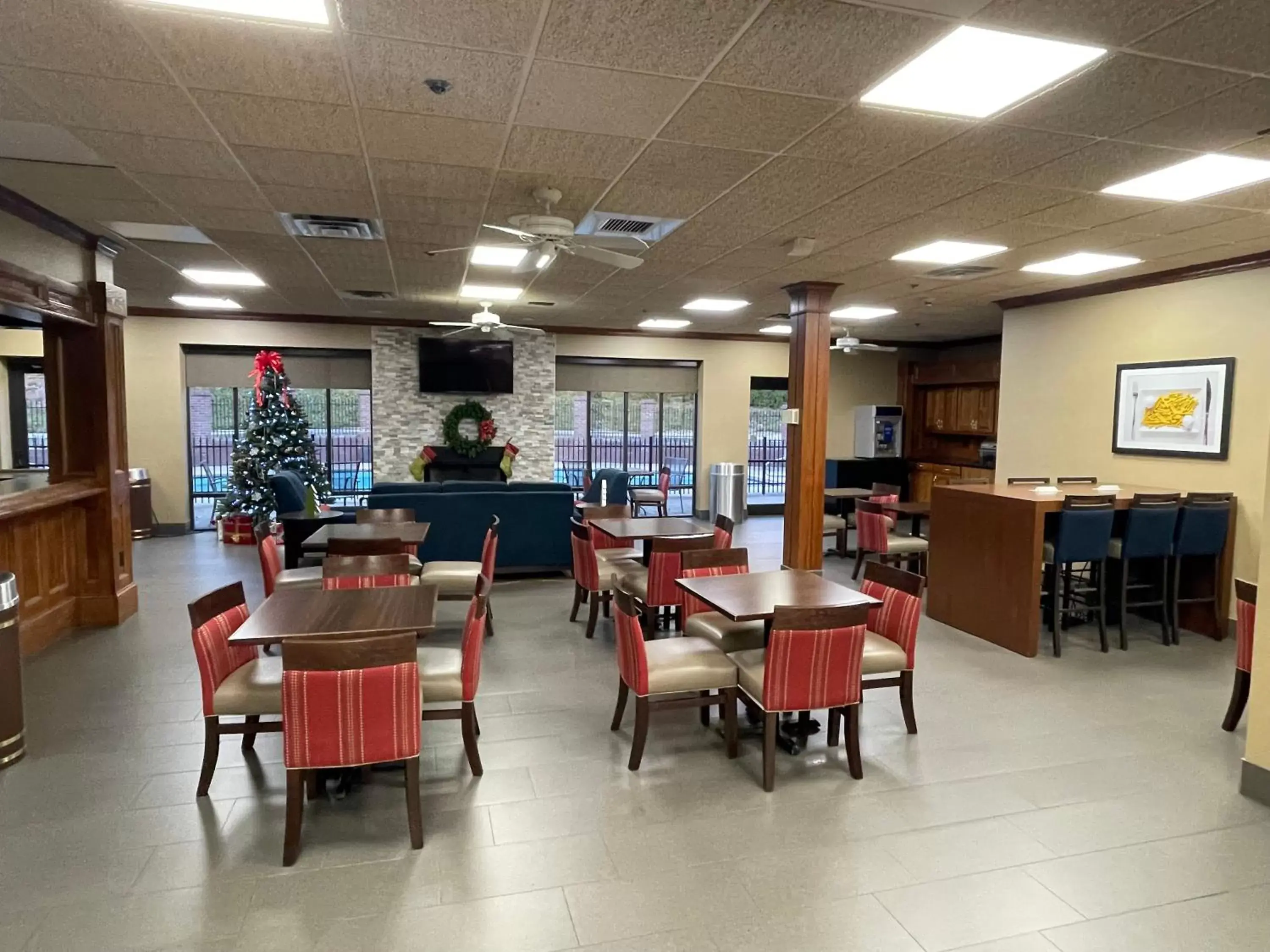 Seating area, Restaurant/Places to Eat in Comfort Inn Pinehurst