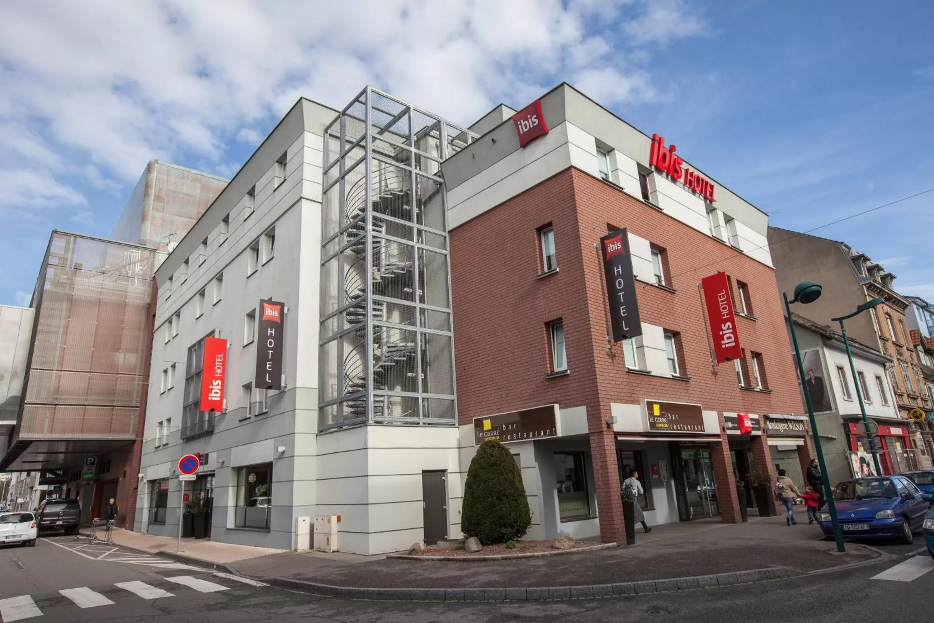 Facade/entrance, Property Building in Ibis Aéroport Bâle Mulhouse