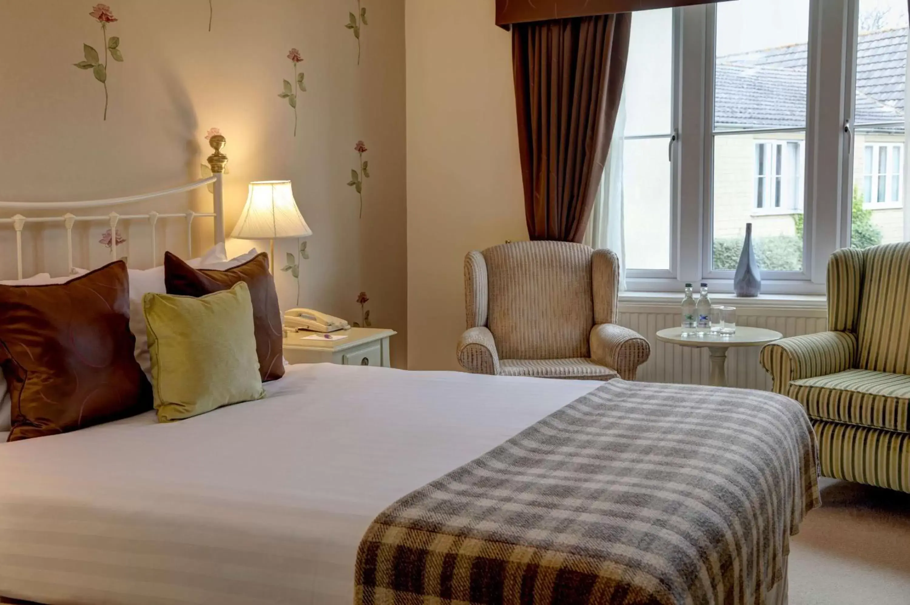 Photo of the whole room, Bed in Three Ways House Hotel