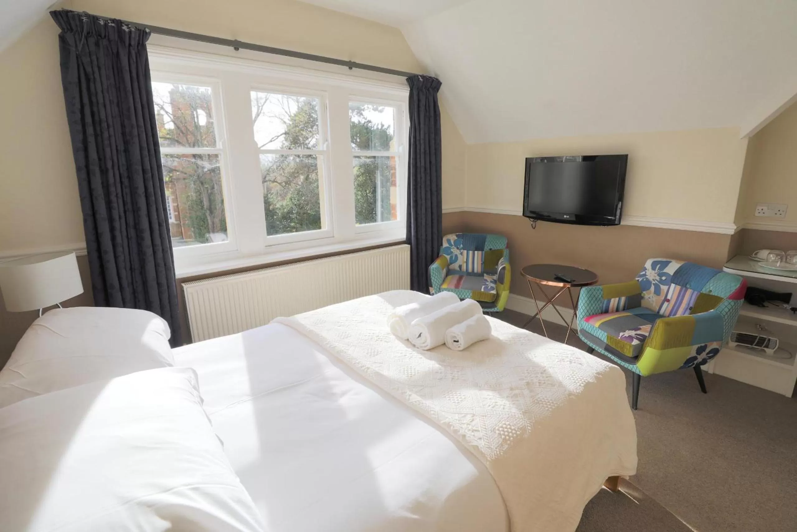 Bedroom in 100 Banbury Road Oxford - formerly Parklands