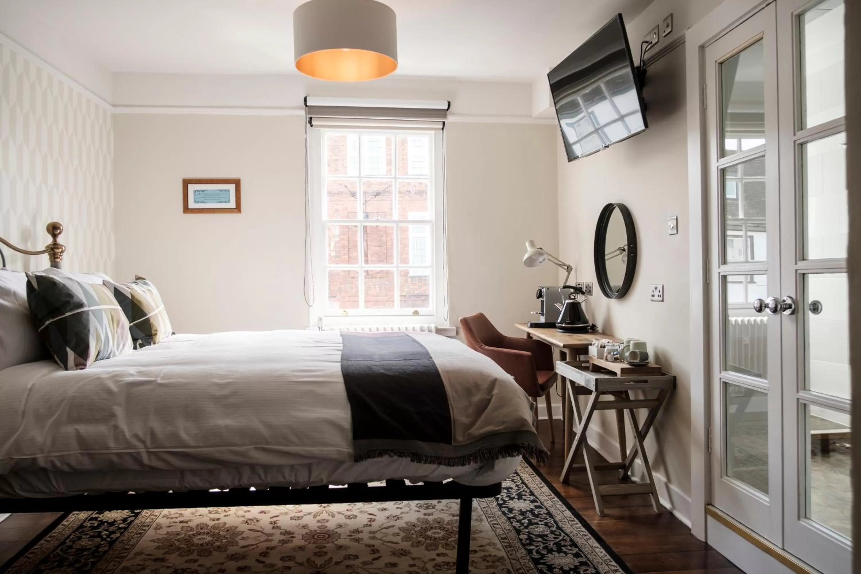 Photo of the whole room, Bed in The Swan Hotel