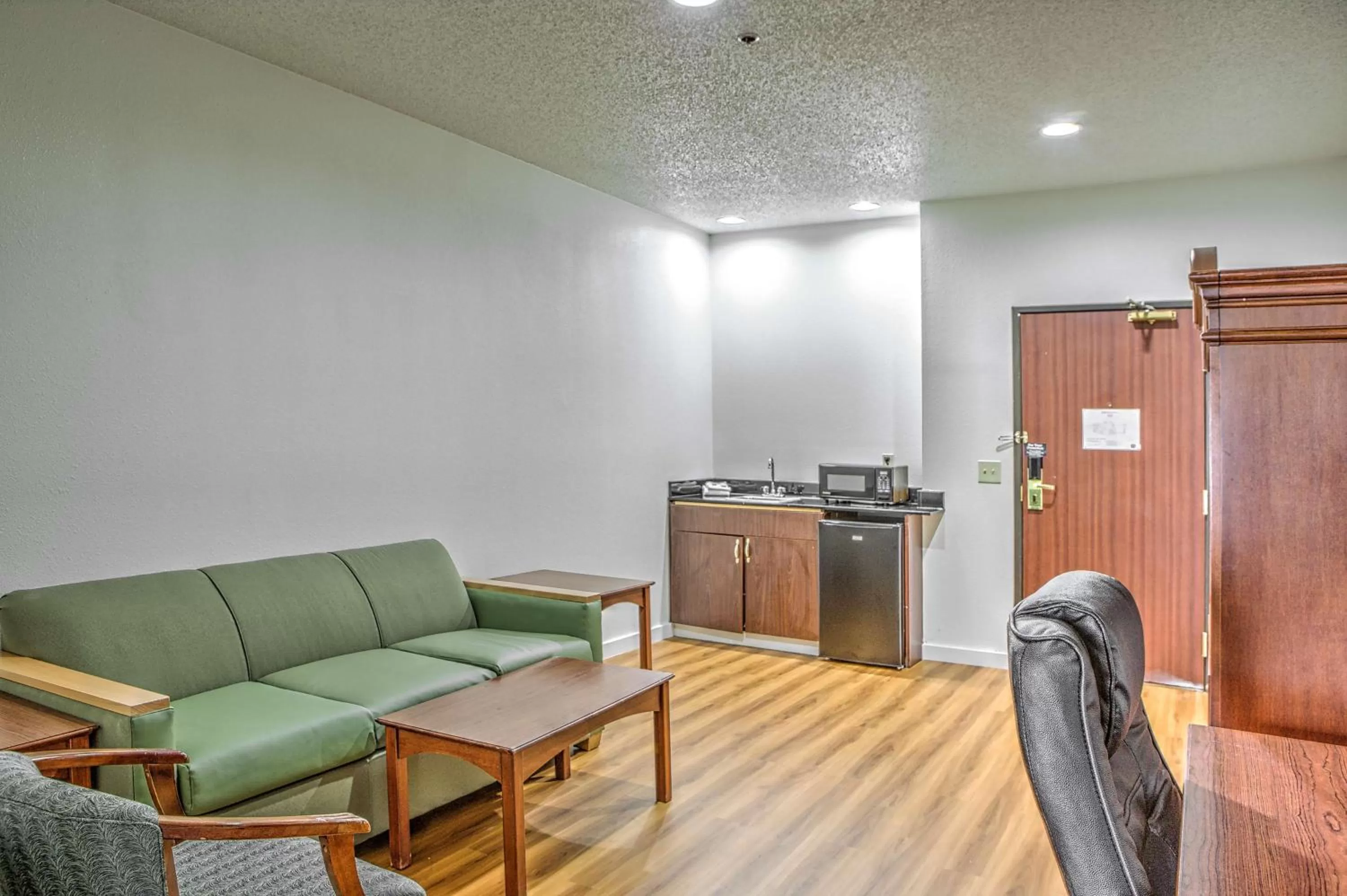 Photo of the whole room in Motel 6-Dallas, TX - Northwest