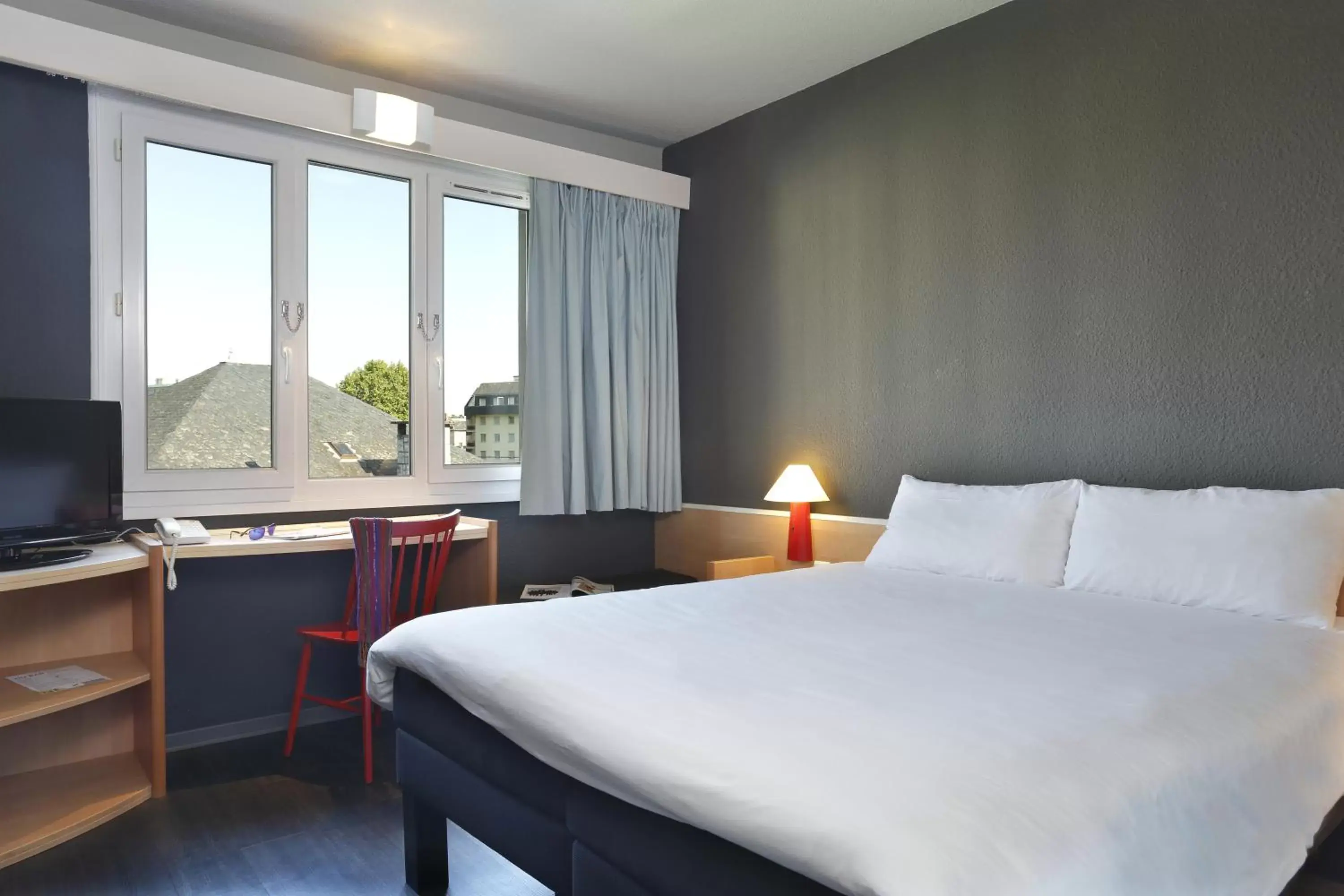 Bedroom, Bed in Ibis Brive Centre