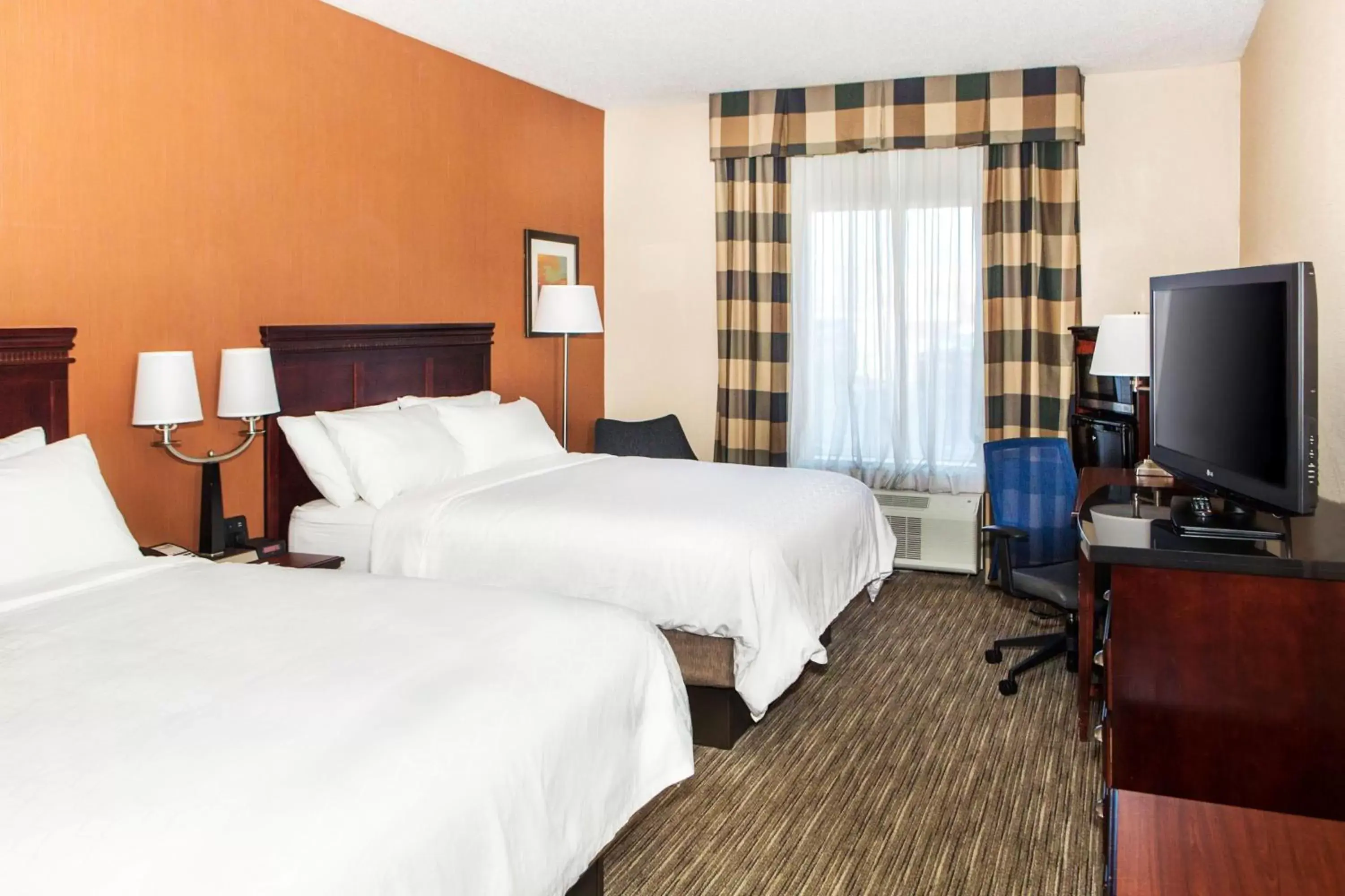 Photo of the whole room, Bed in Holiday Inn Express & Suites by IHG Chambersburg, an IHG Hotel