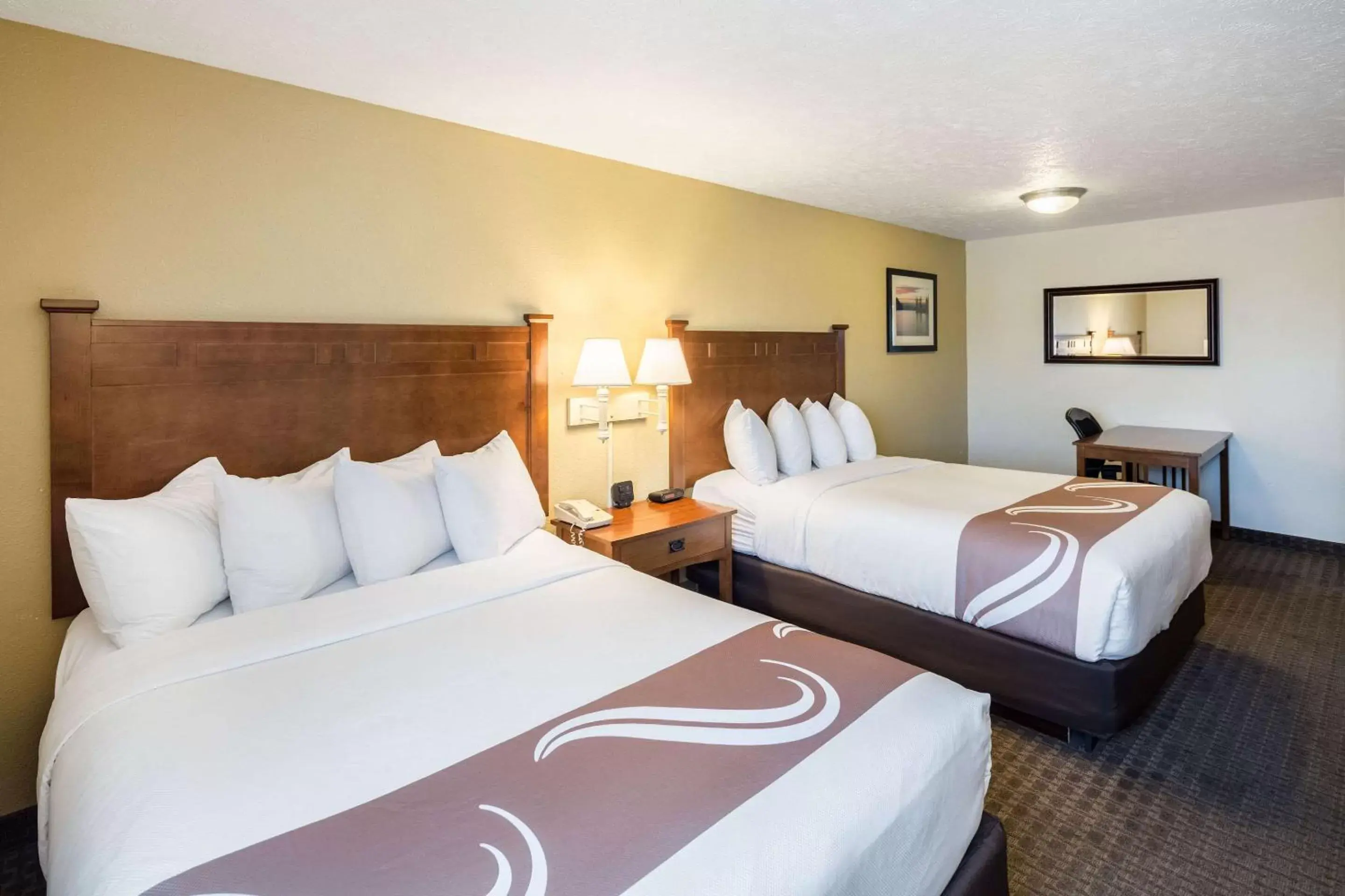 Photo of the whole room, Bed in Quality Inn & Suites Coeur d'Alene