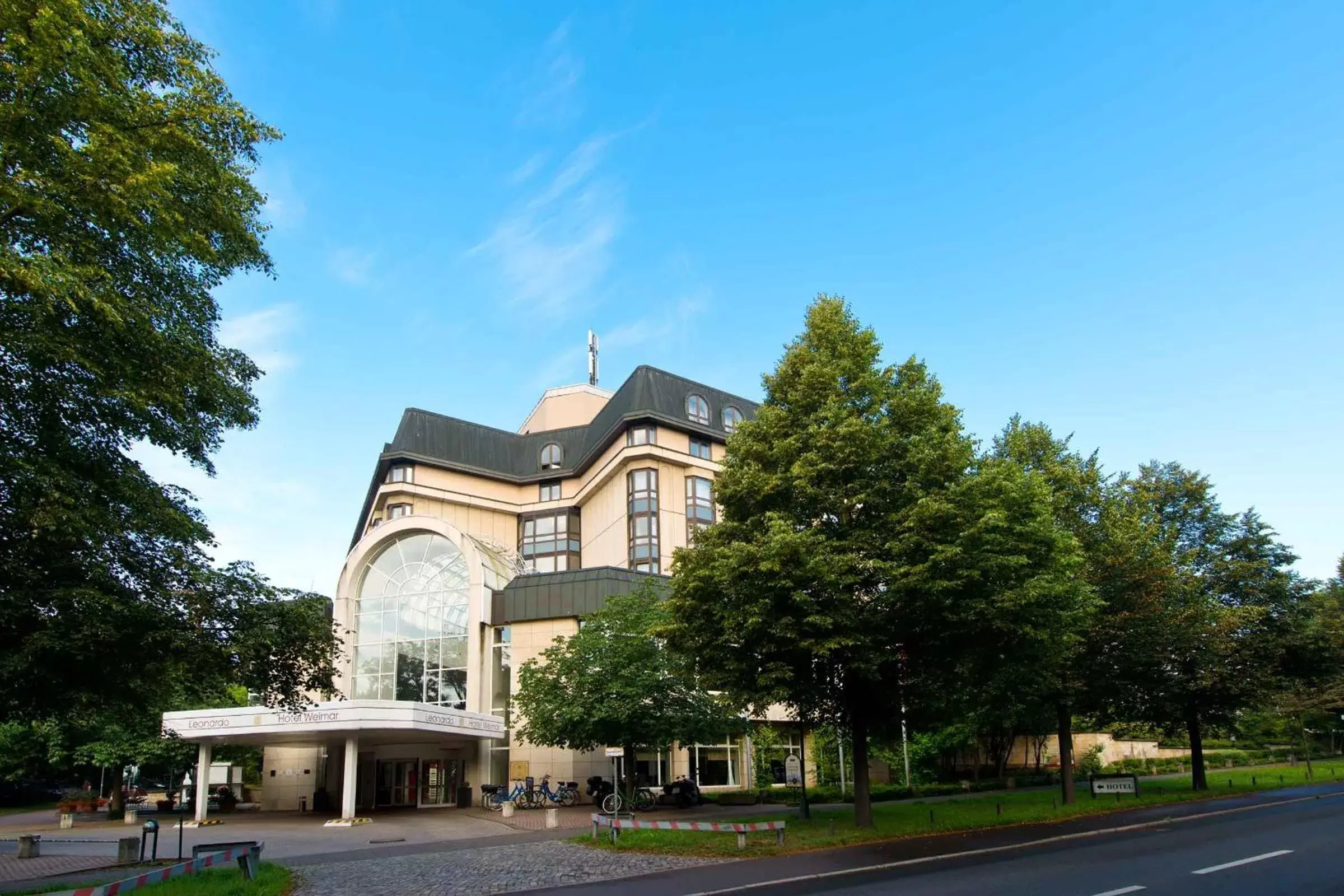 Property building, Garden in Leonardo Hotel Weimar