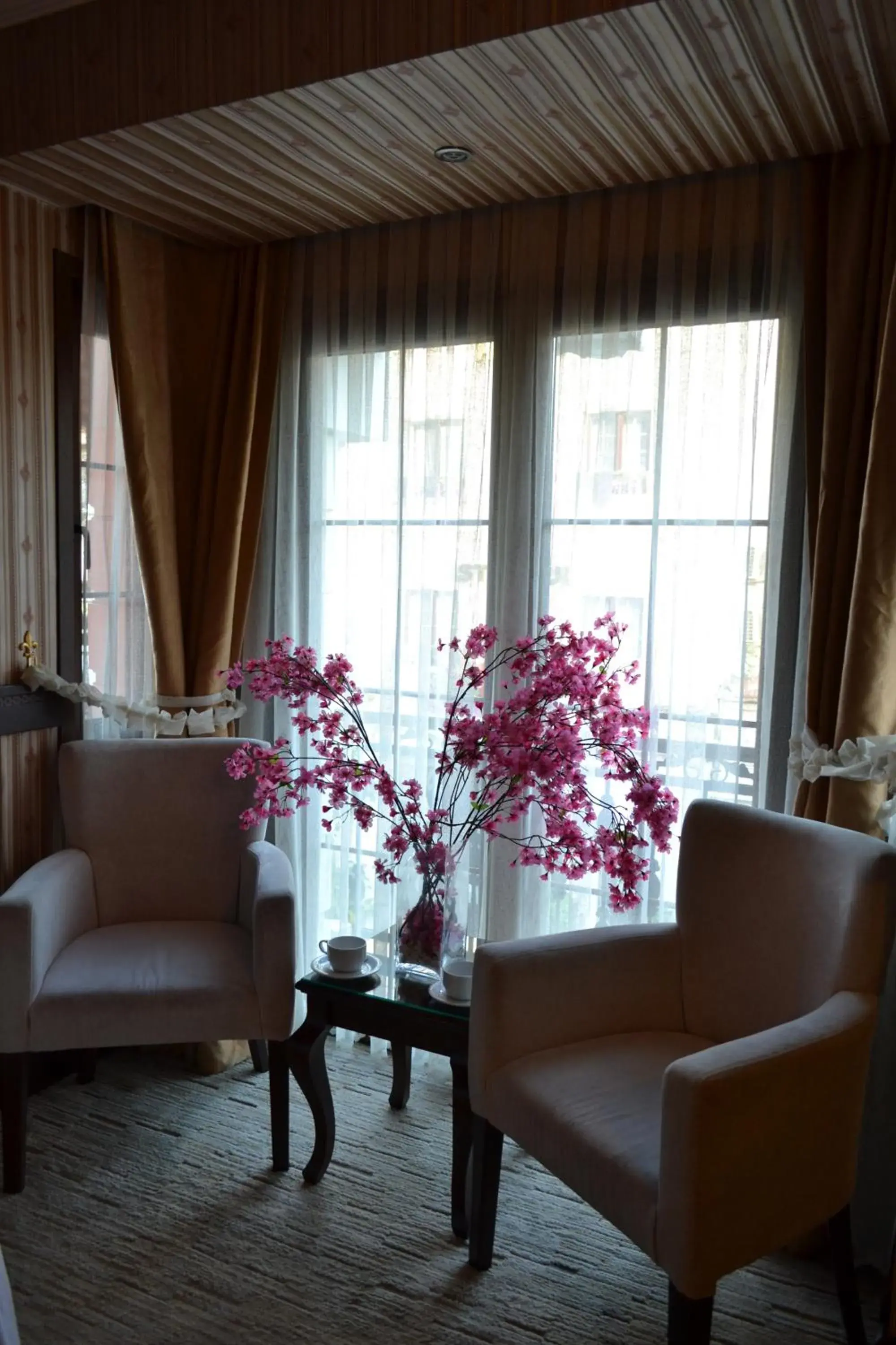 Bedroom, Seating Area in Divalis Hotel