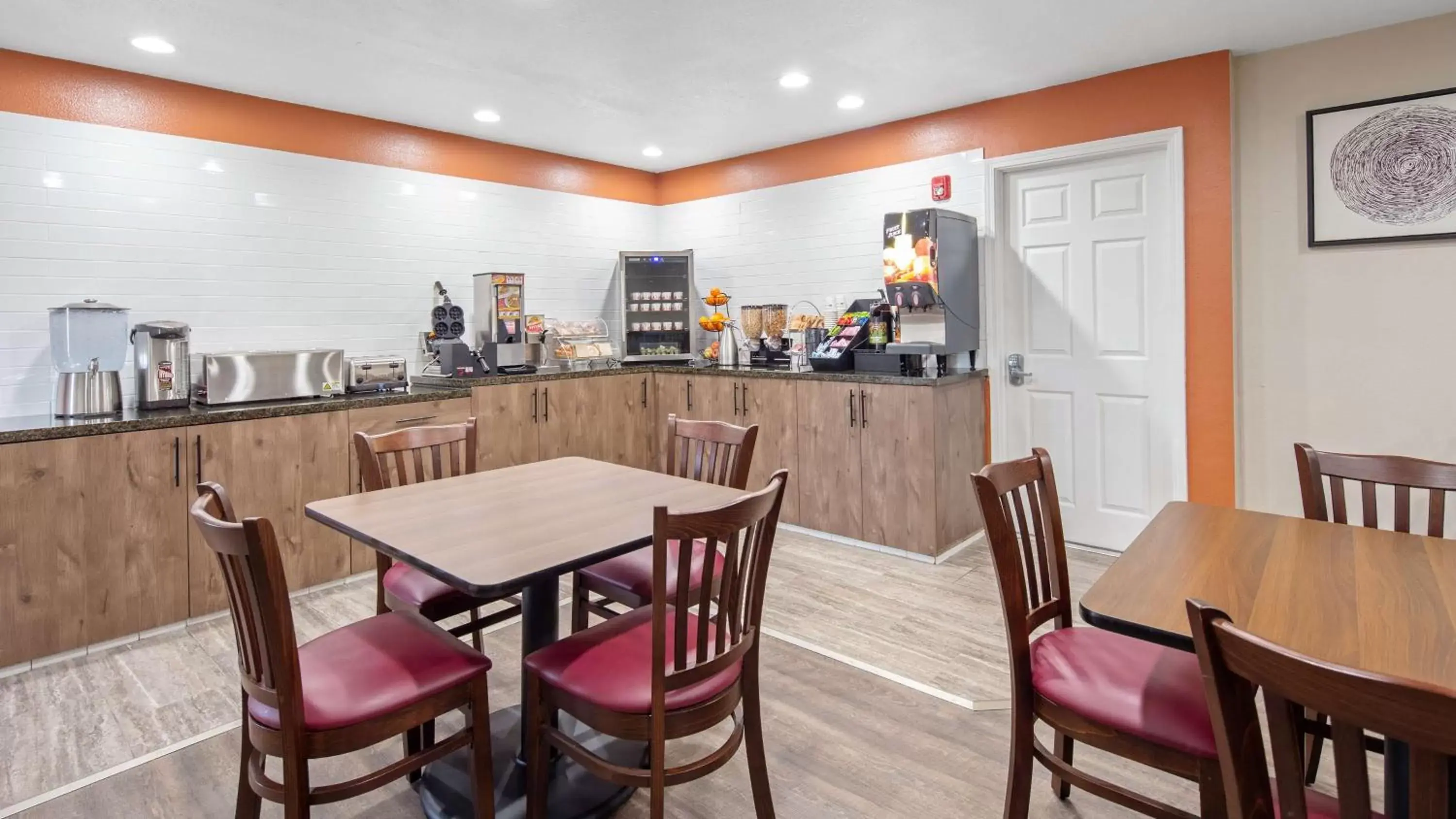 Restaurant/places to eat in SureStay Plus Hotel by Best Western Hesperia Restaurant/places to eat in SureStay Plus Hotel by Best Western Hesperia