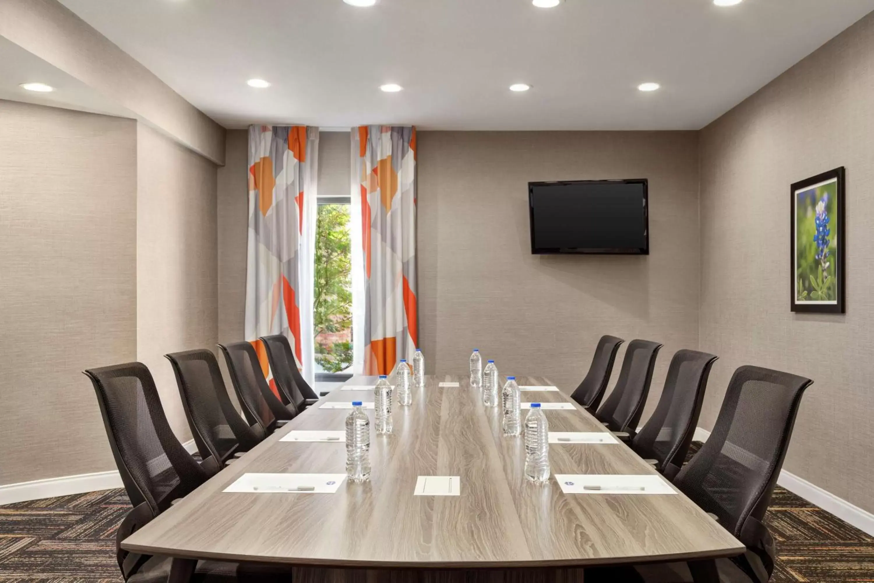 Meeting/conference room in Hampton Inn Paris