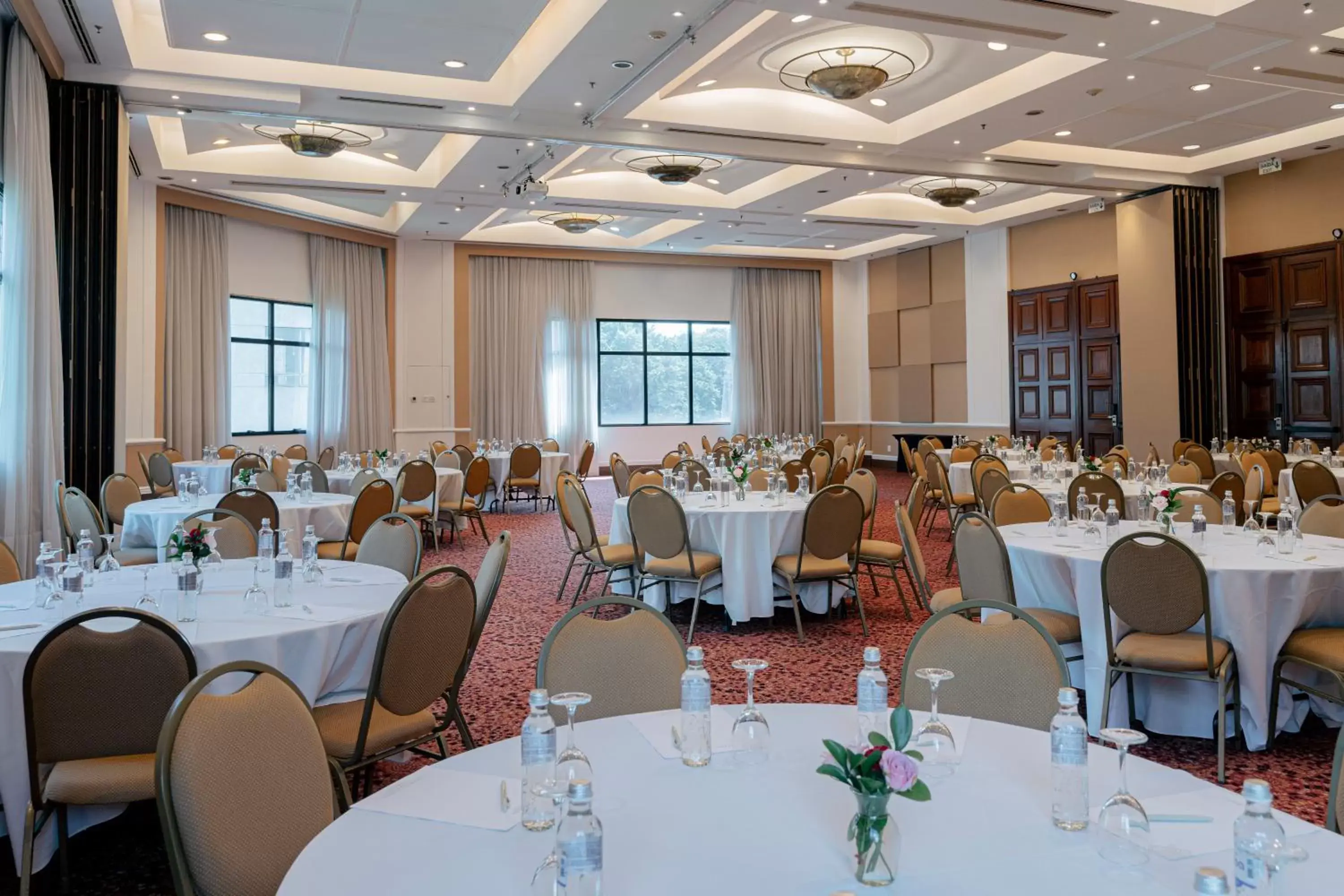 Meeting/conference room, Restaurant/Places to Eat in Grand Mercure Sao Paulo Ibirapuera