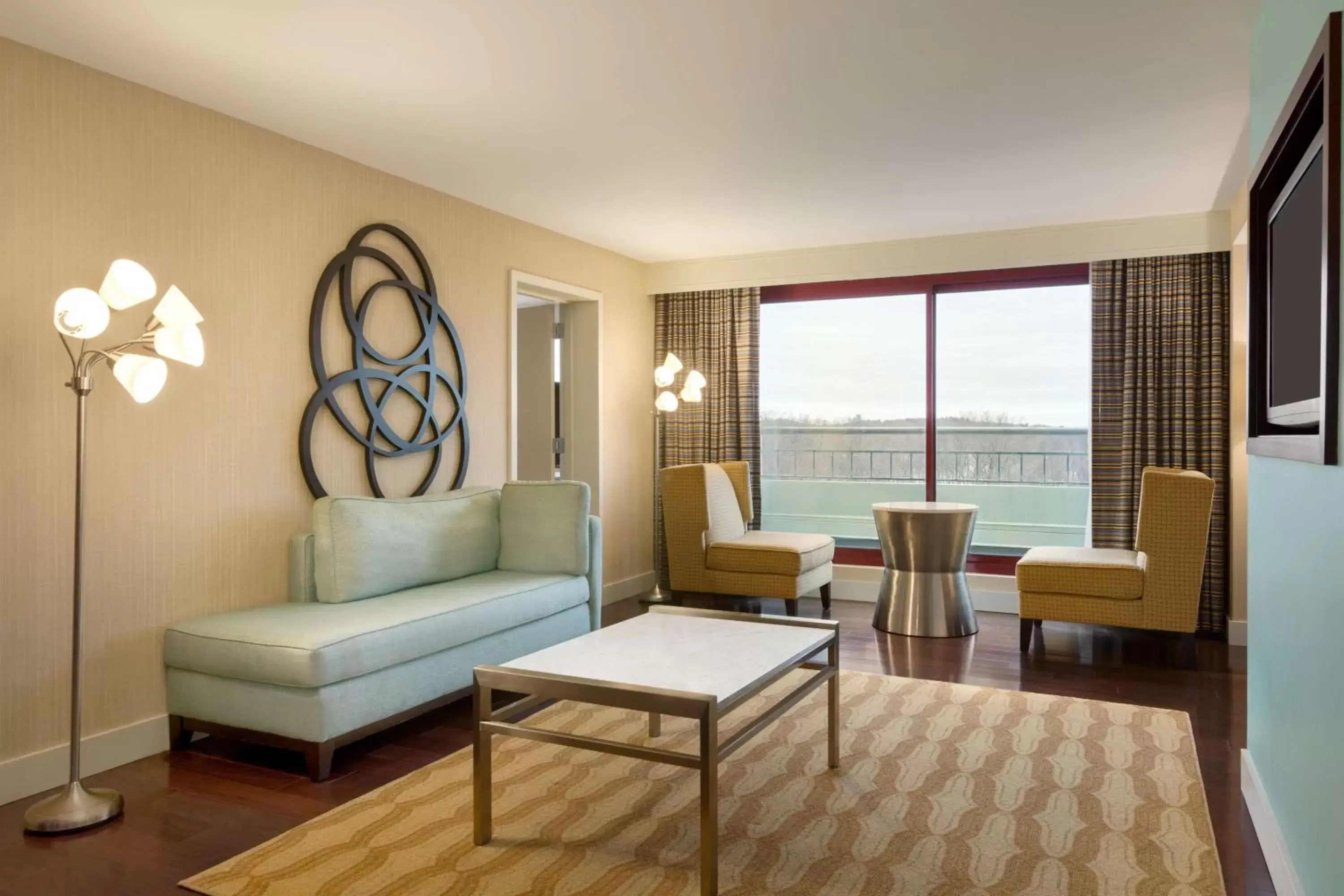 Living room, Seating Area in Embassy Suites by Hilton Boston Waltham
