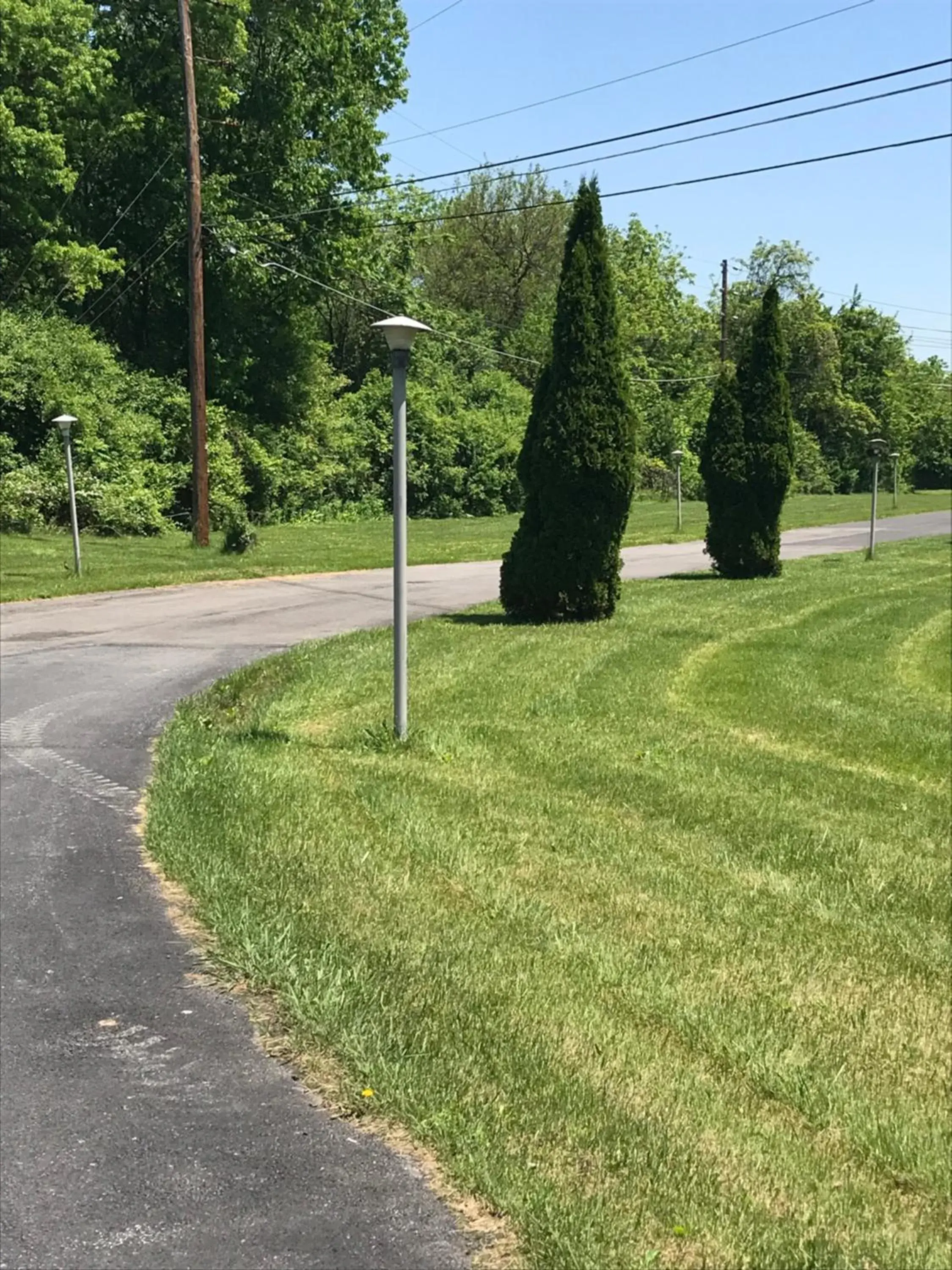 Property building, Garden in Allenwood Motel