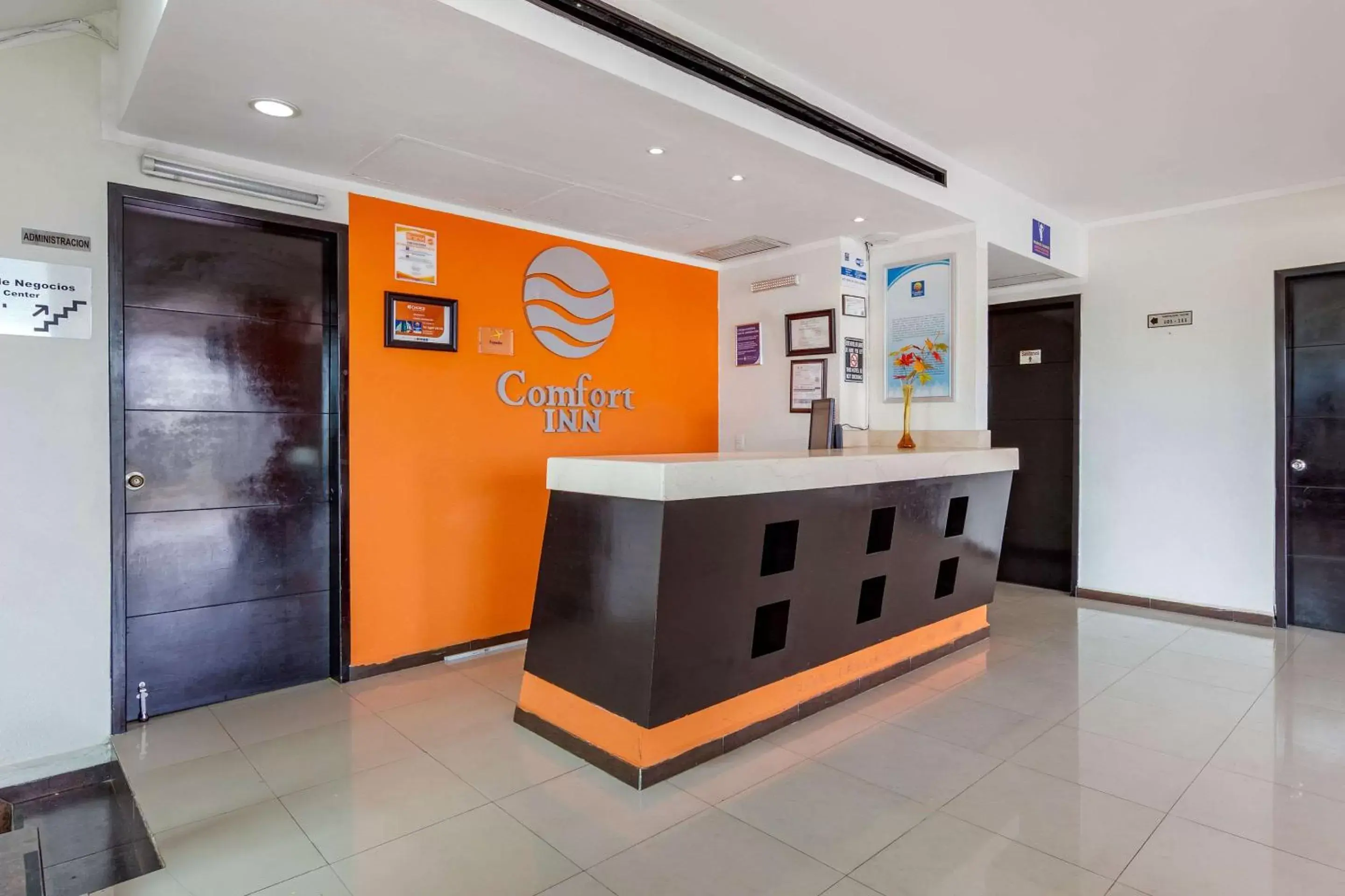 Lobby or reception, Lobby/Reception in Comfort Inn Cancún Aeropuerto