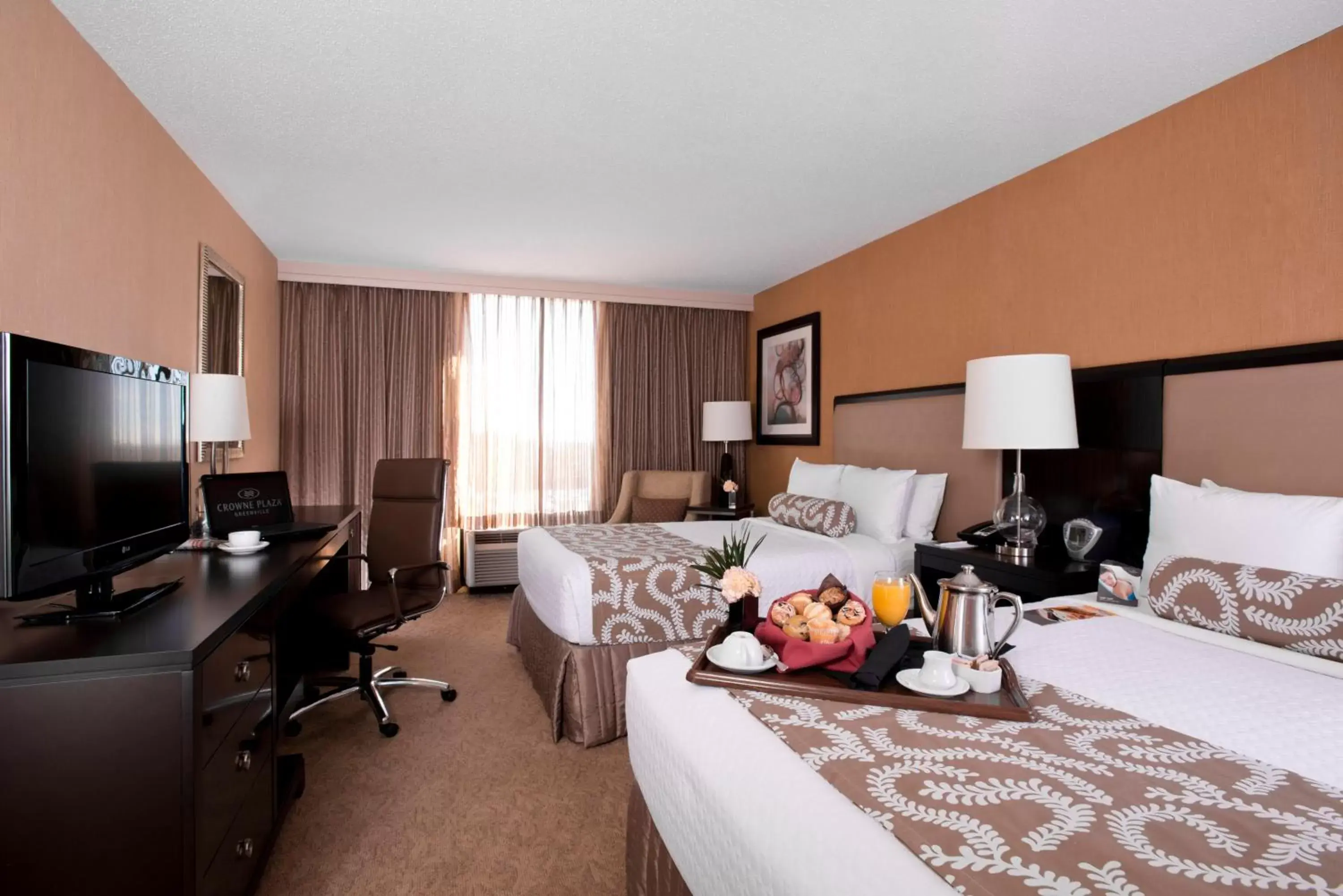 Photo of the whole room, TV/Entertainment Center in Crowne Plaza Greenville, an IHG Hotel