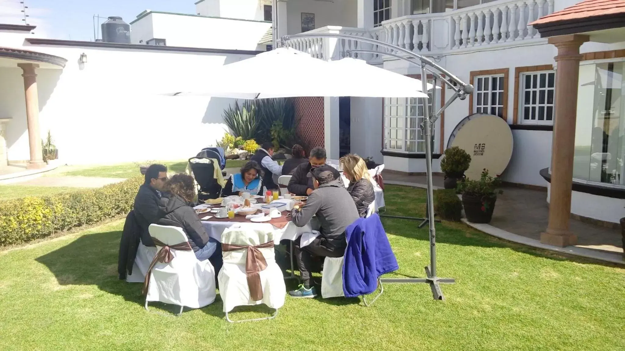 BBQ facilities in La Aurora Hotel Like Home