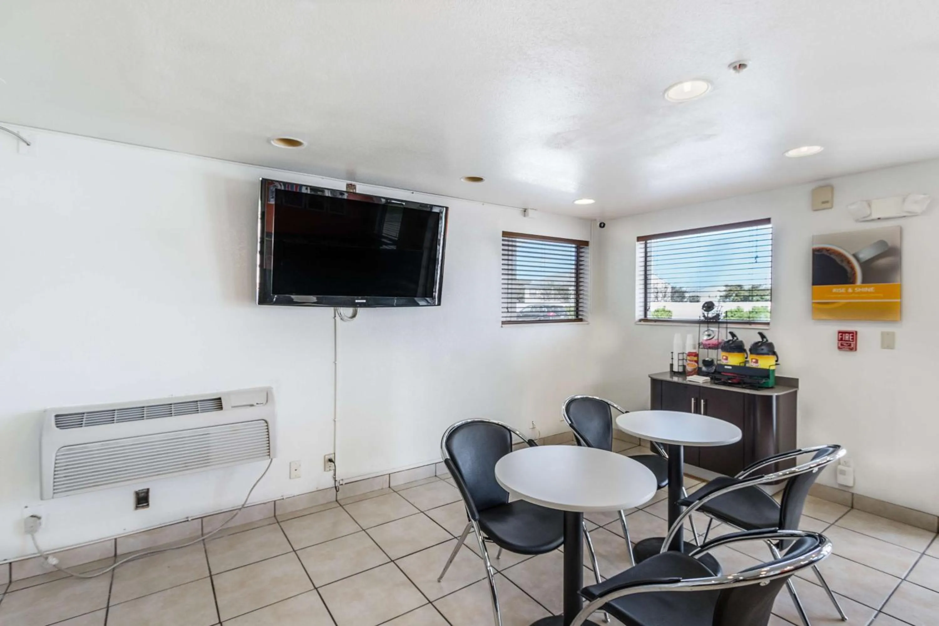 Coffee/tea facilities in Motel 6-San Marcos, TX - North