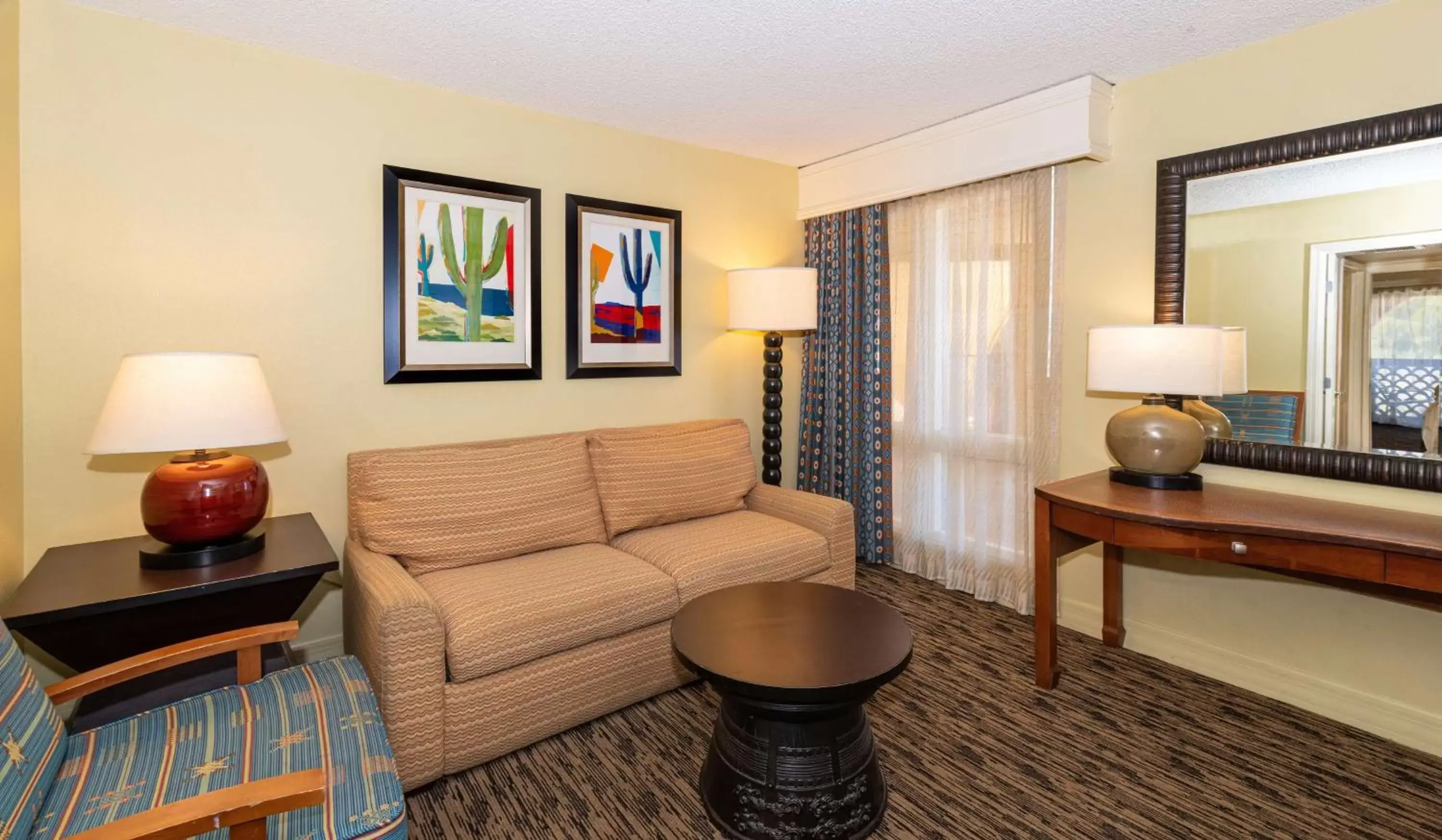 Living room, Seating Area in Hilton Phoenix Resort at the Peak - Formerly Pointe Hilton Squaw Peak Resort