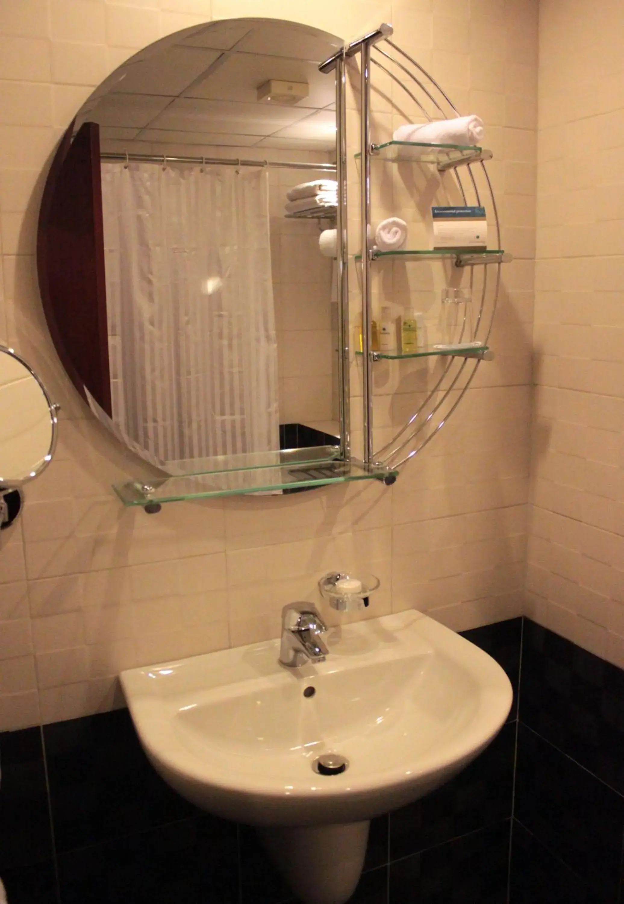 Toilet, Bathroom in Cosmopolitan Hotel