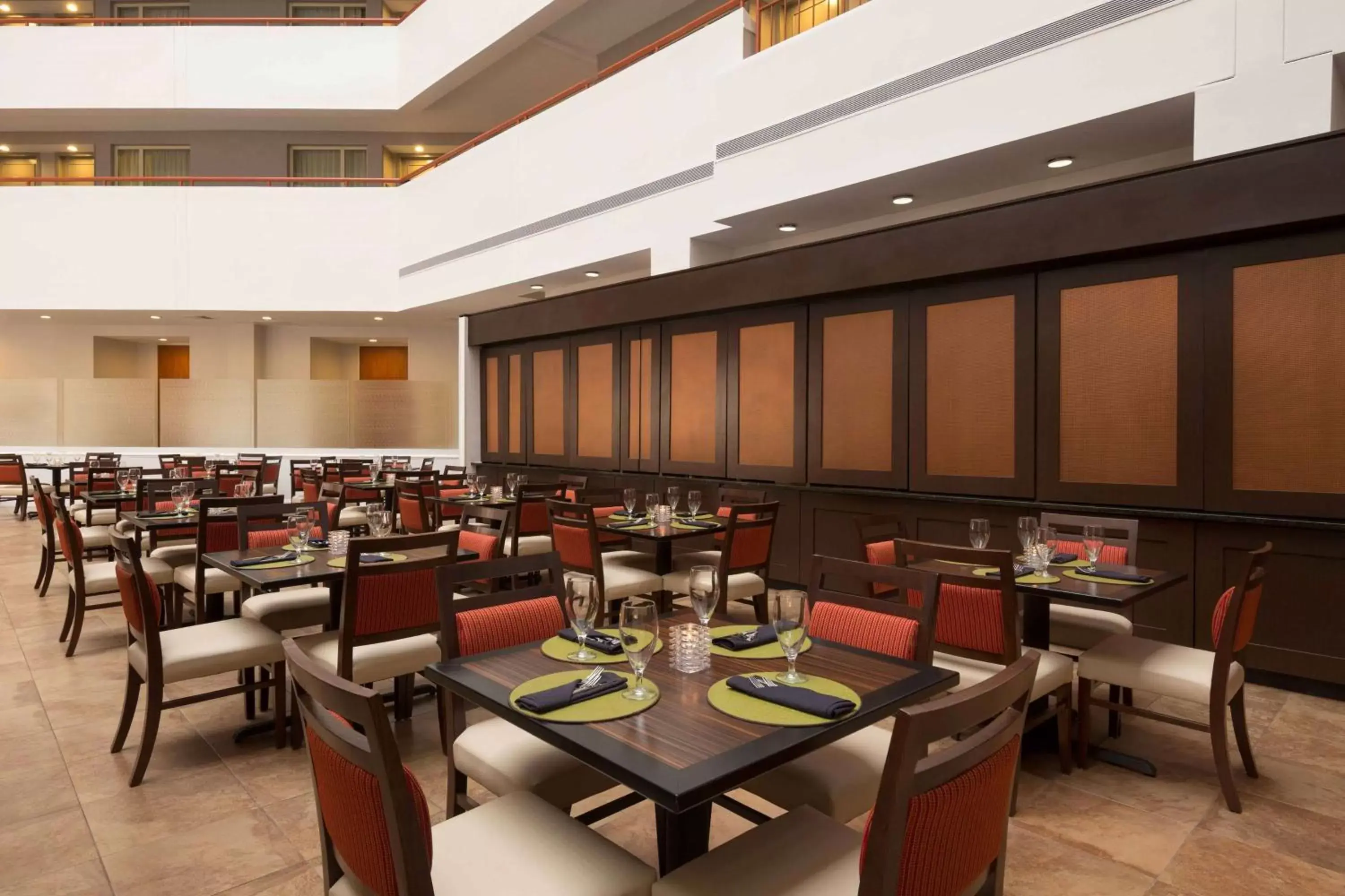 Restaurant/places to eat in Embassy Suites by Hilton Baltimore at BWI Airport Restaurant/places to eat in Embassy Suites by Hilton Baltimore at BWI Airport