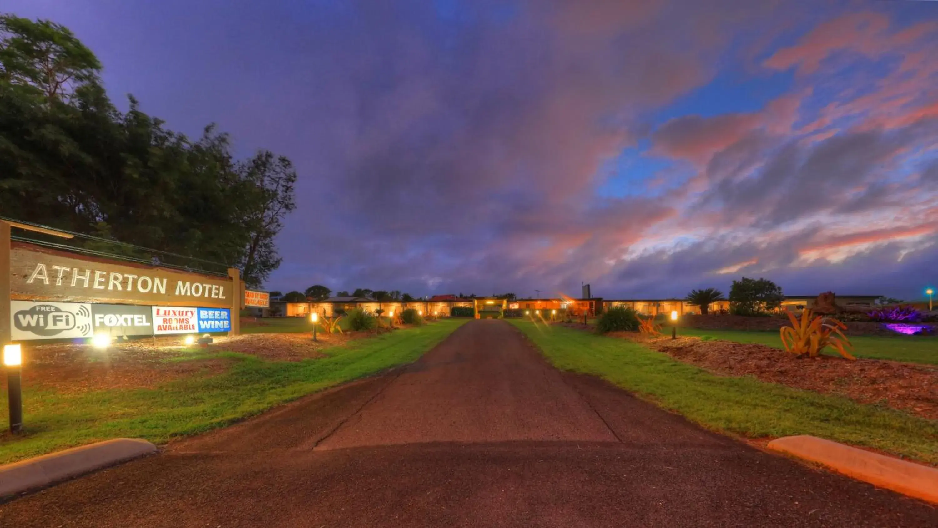 Facade/entrance, Garden in Atherton Motel