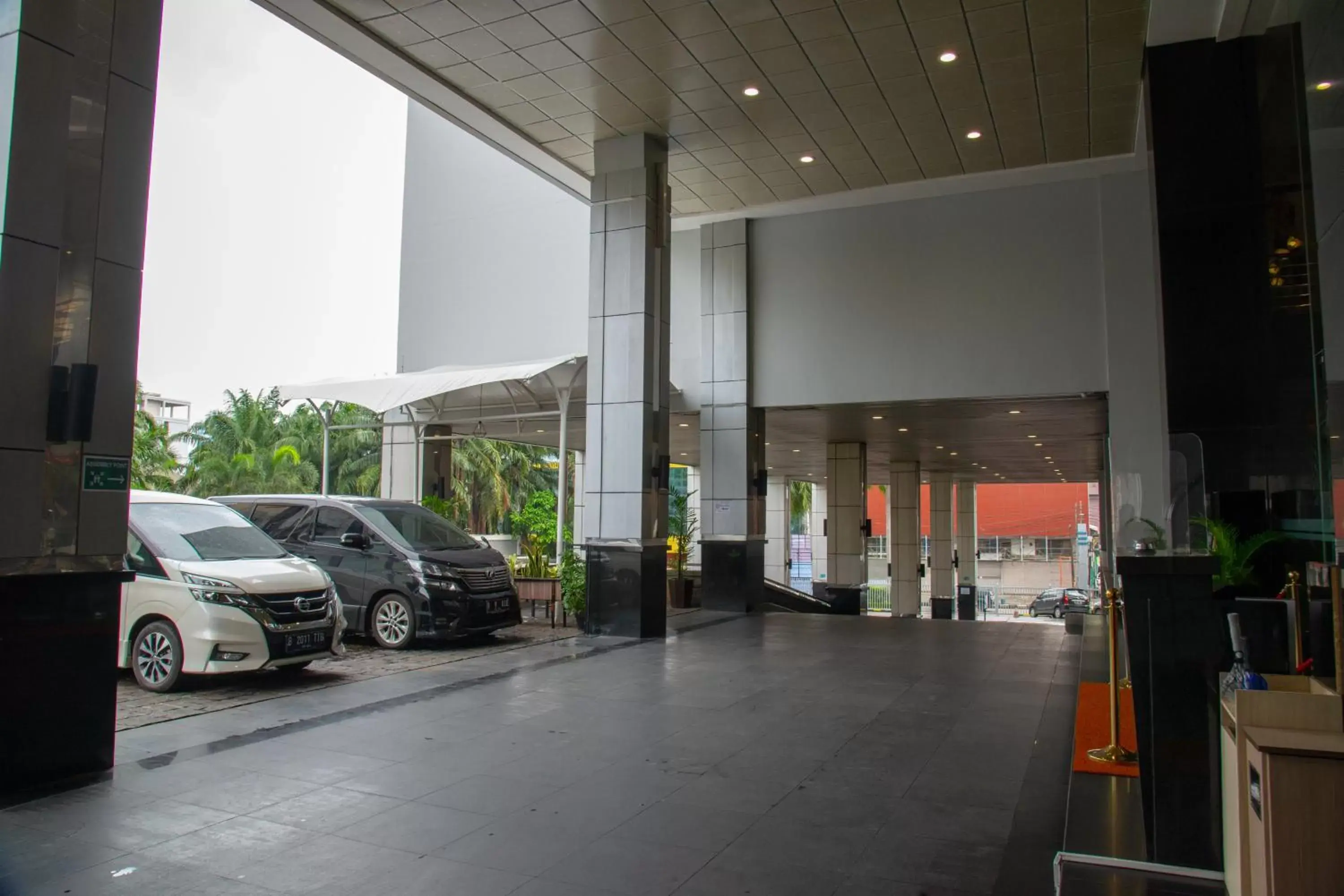 Facade/entrance in Orchardz Hotel Industri