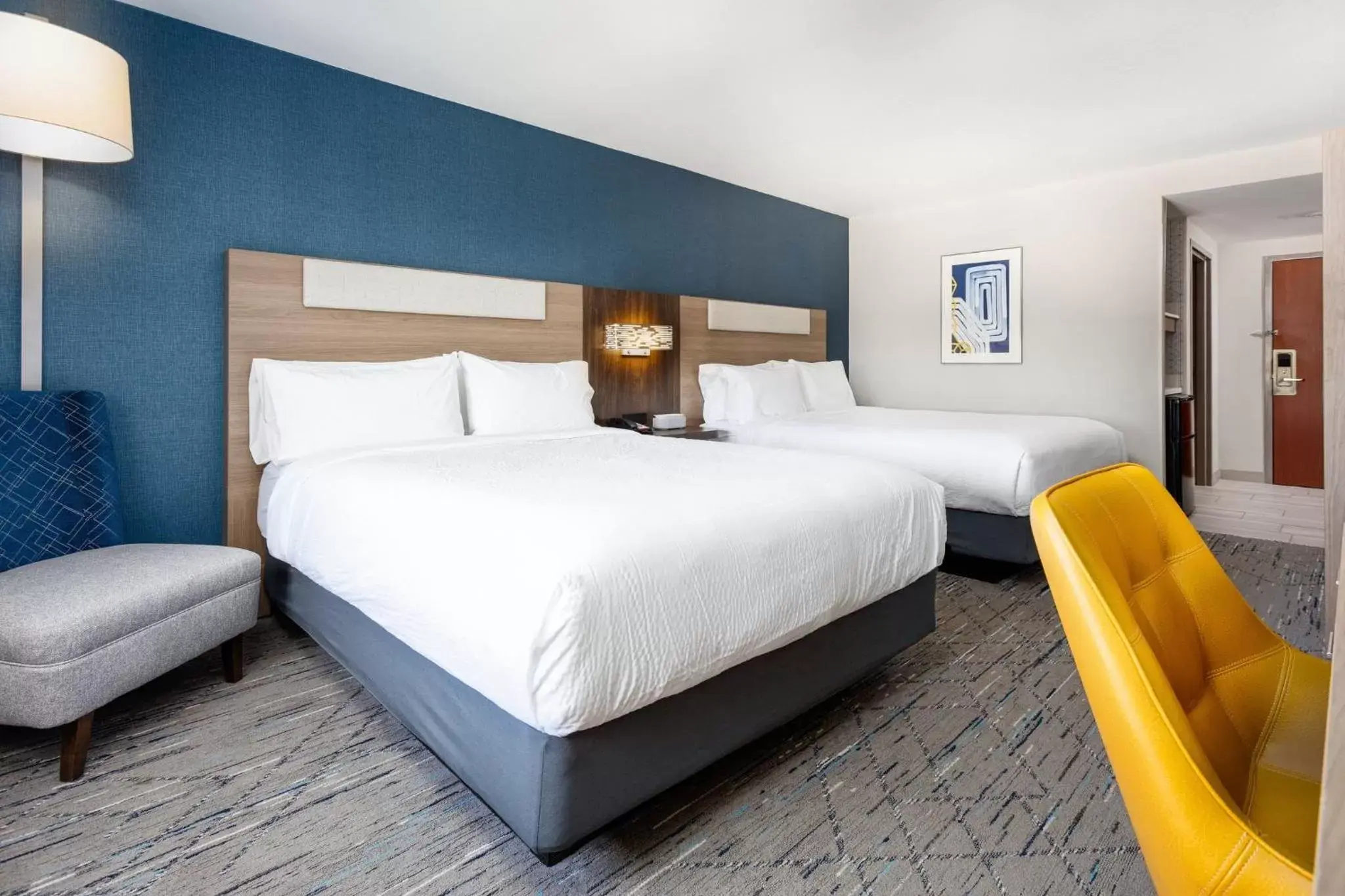 Photo of the whole room, Bed in Holiday Inn Express & Suites Williamsburg, an IHG Hotel