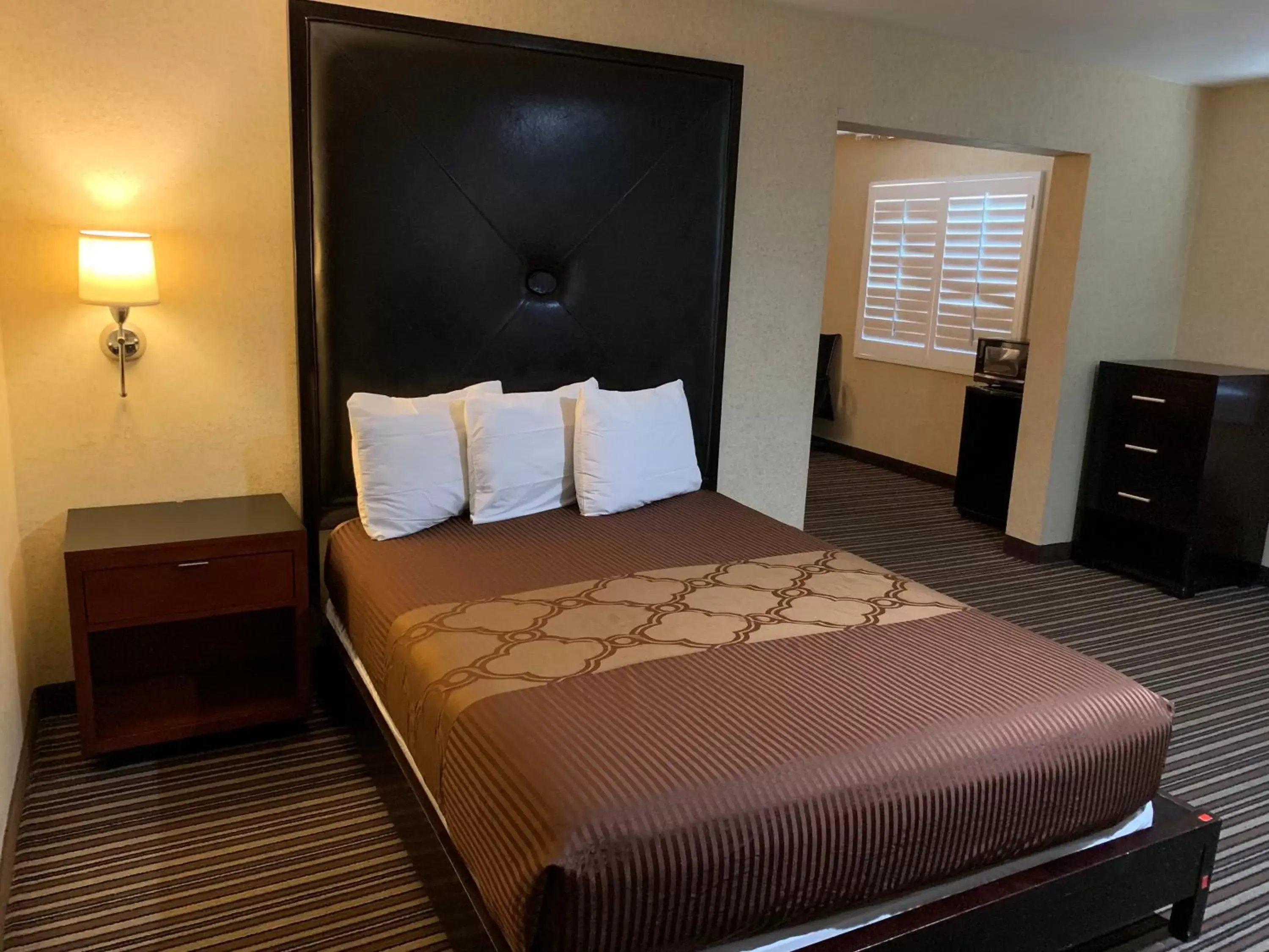 Bedroom, Bed in Buena Park Inn Bedroom, Bed in Buena Park Inn