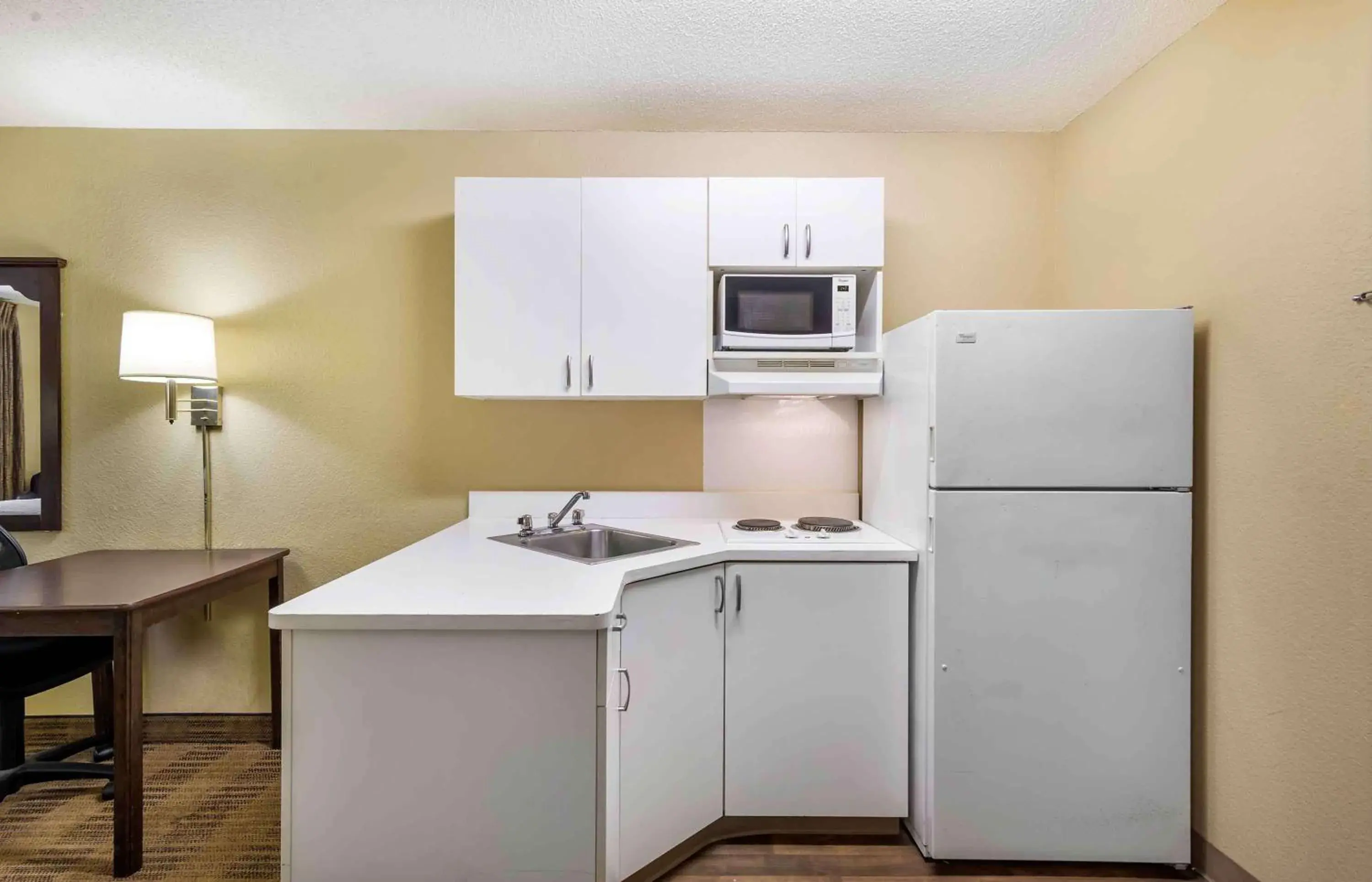 Bedroom, Kitchen/Kitchenette in Extended Stay America Suites - Columbus - Bradley Park