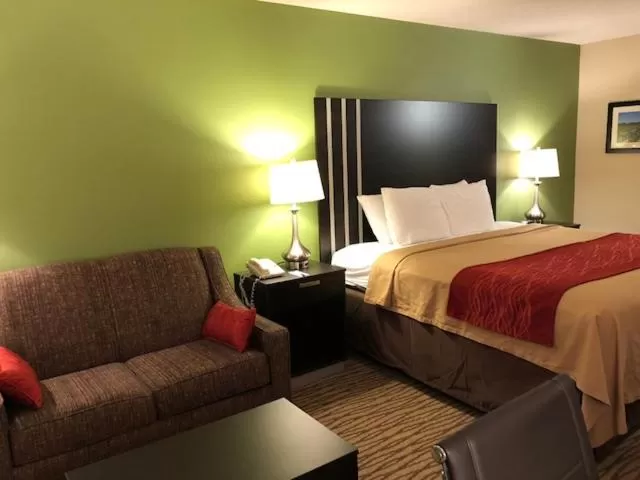 Photo of the whole room, Bed in Inn at Clinton