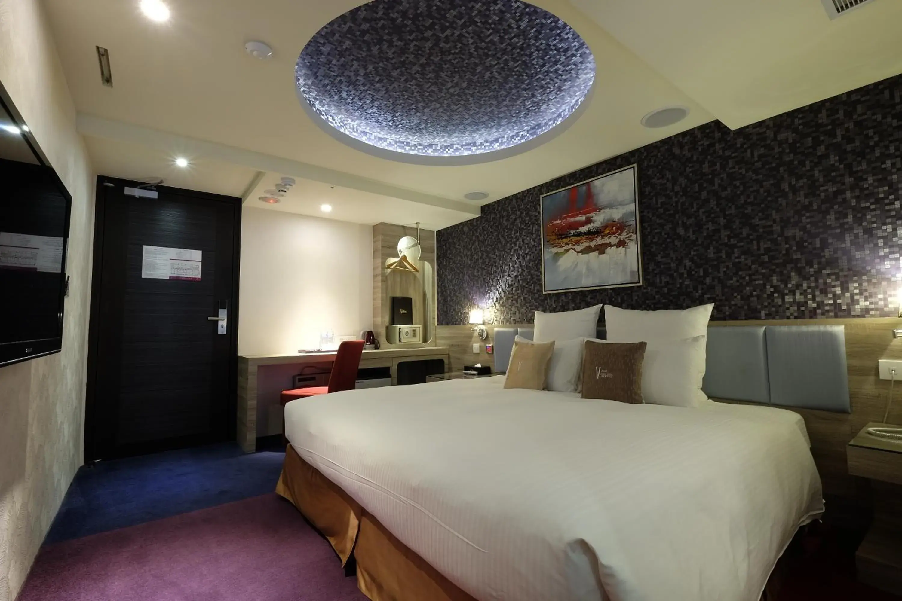 Photo of the whole room, Bed in V One Hotel