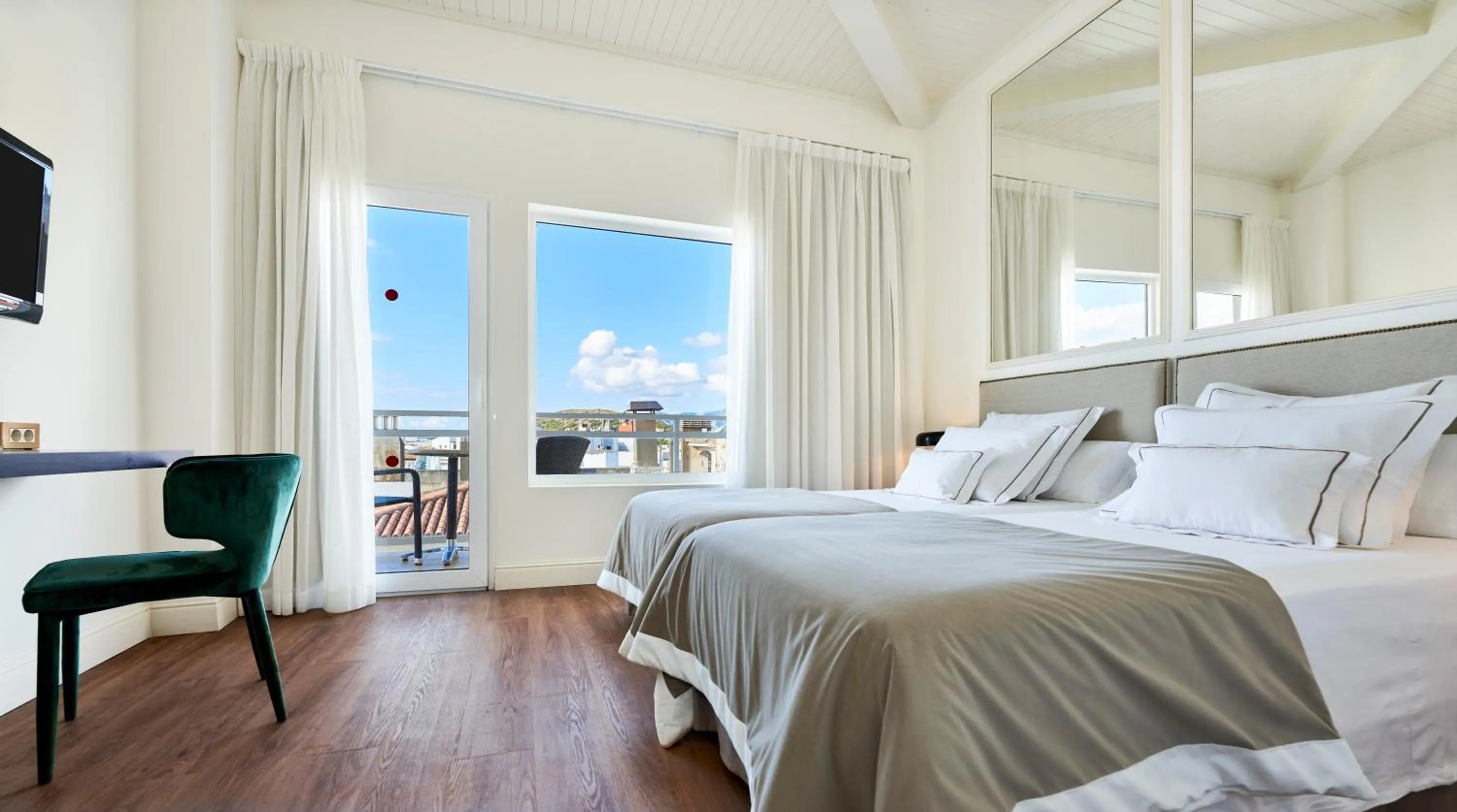 Balcony/Terrace, Bed in Hoposa Daina- Adults Only