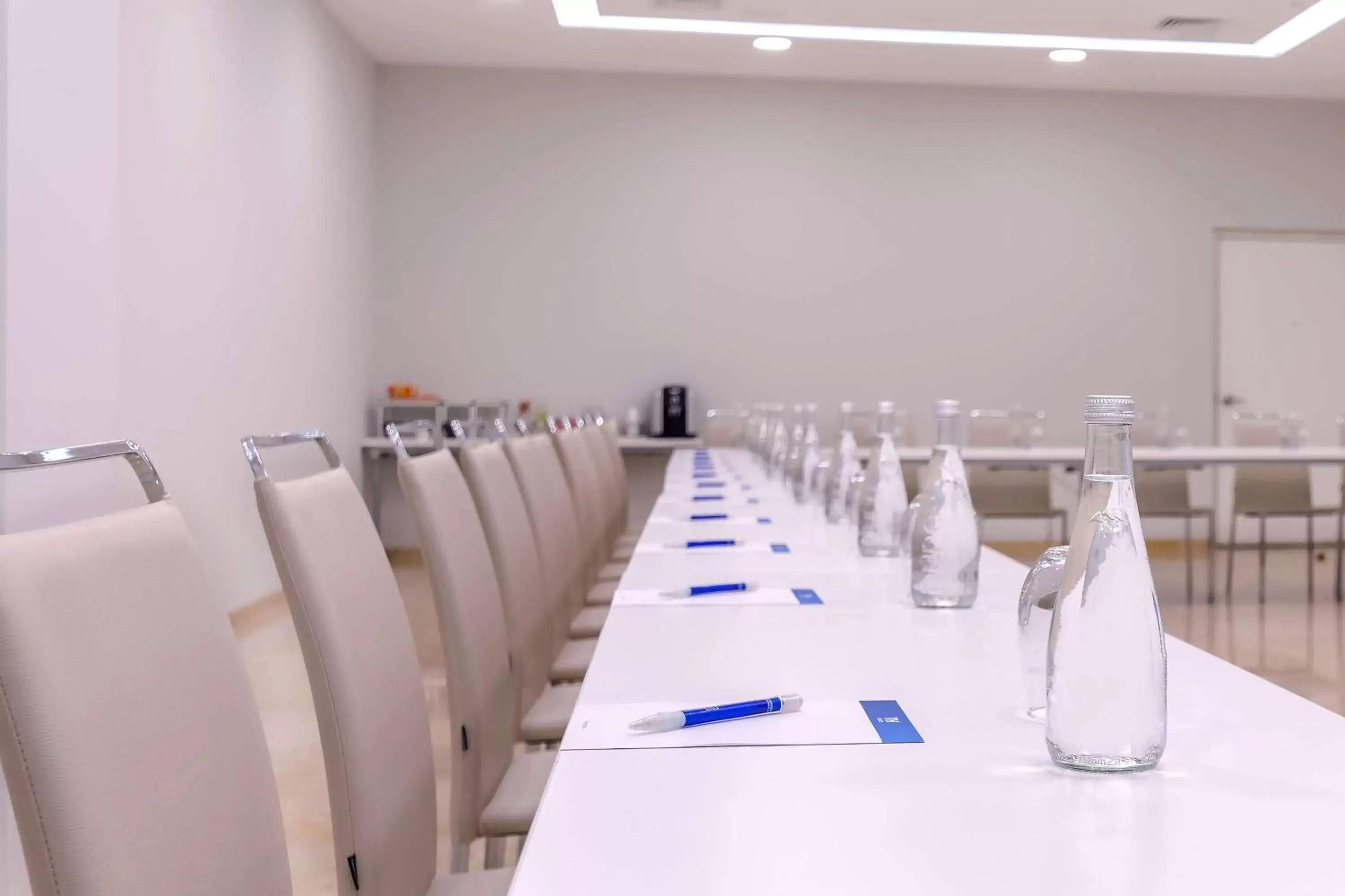 Meeting/conference room in NH Puebla FINSA