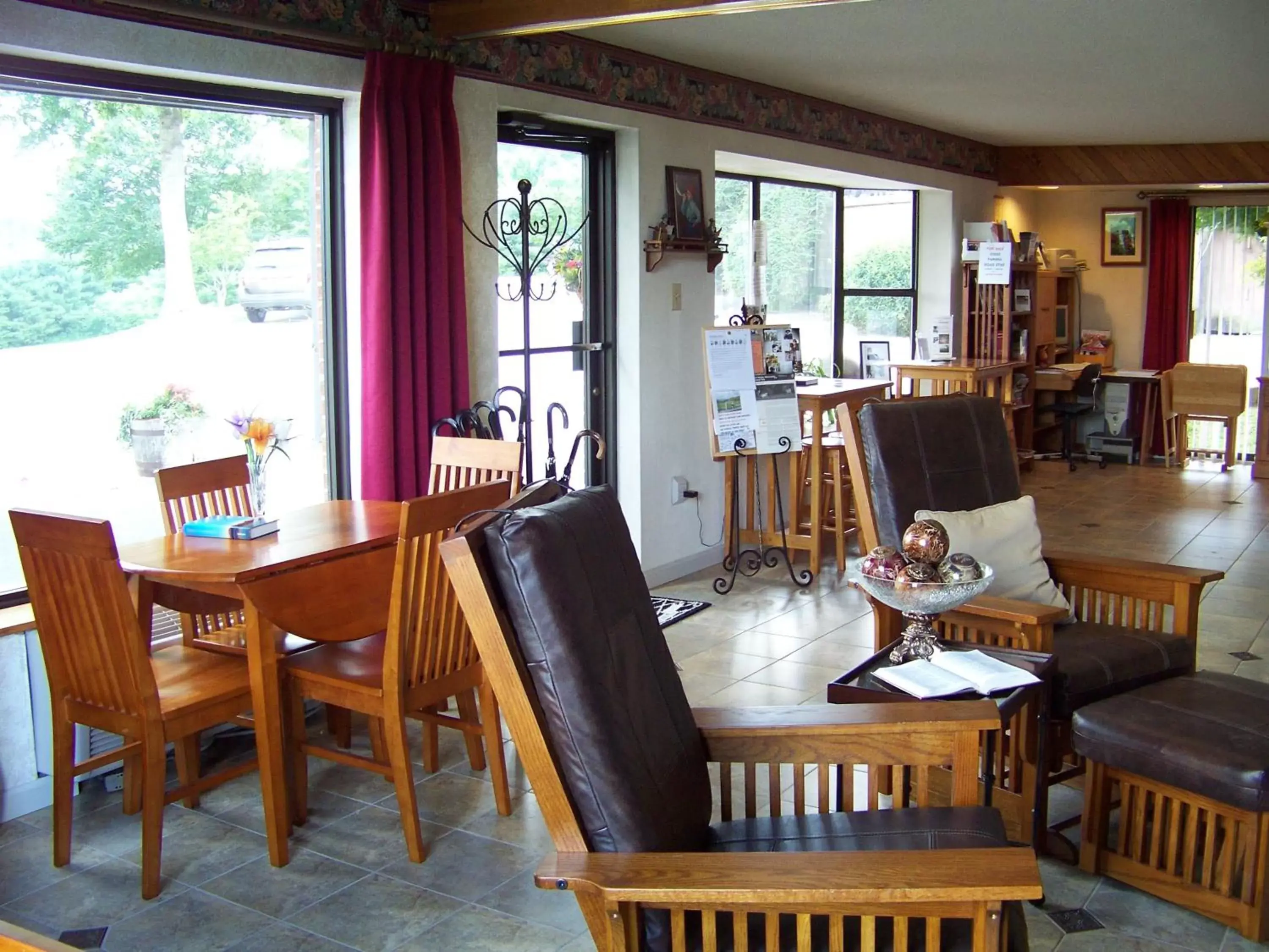 View (from property/room), Seating Area in Highland Manor Inn